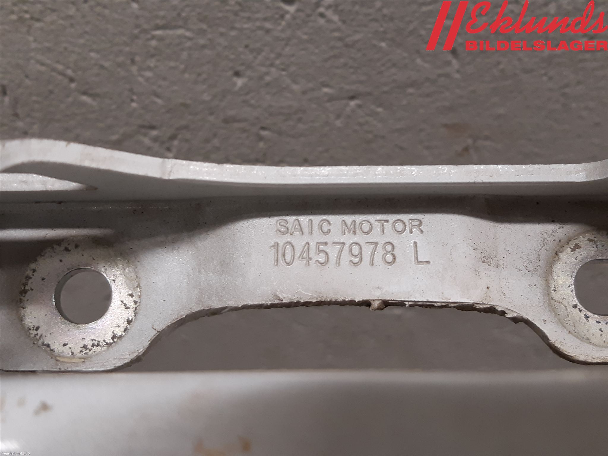 MG ZS EV 20- Huvgångjärn