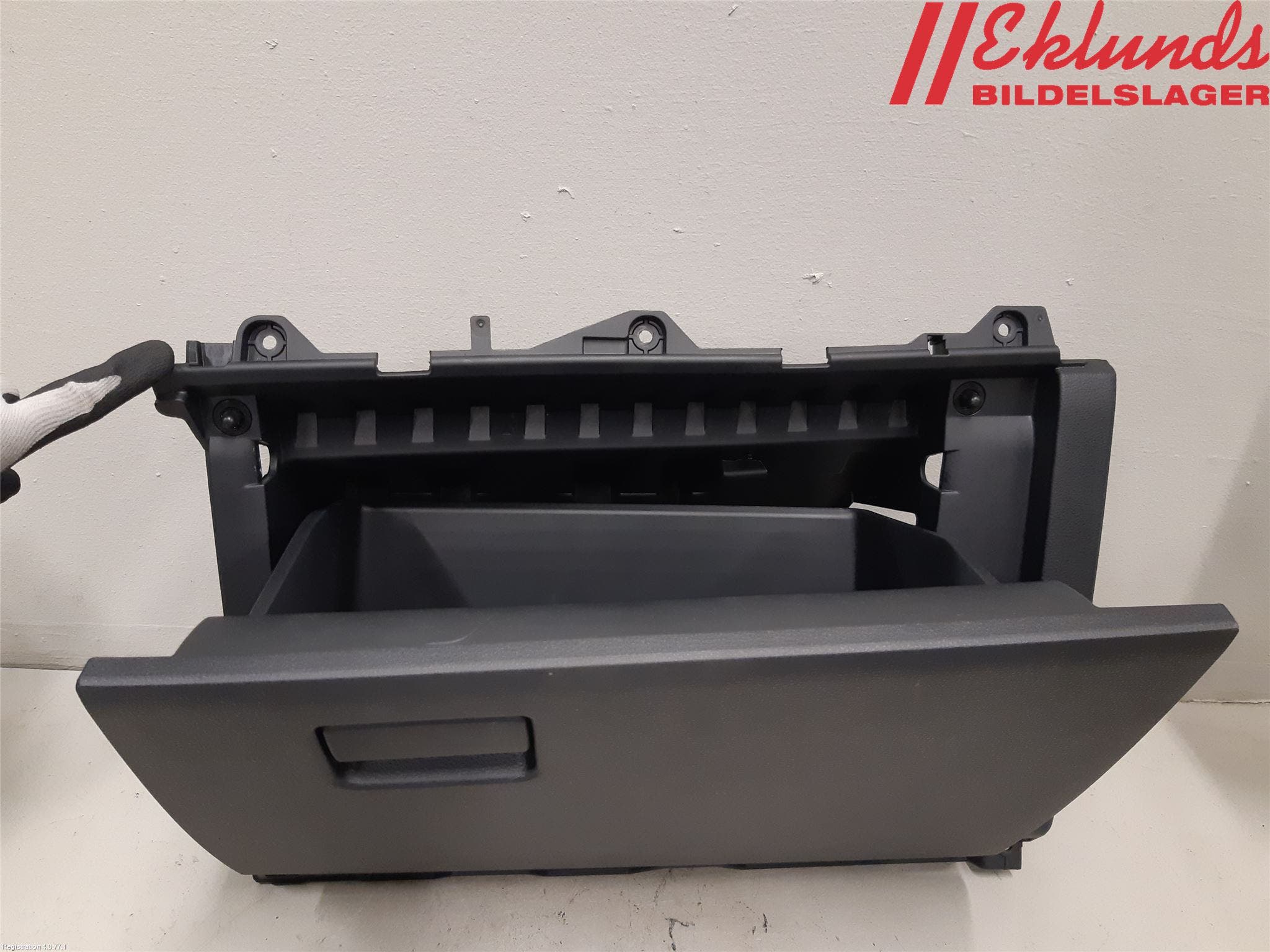 Toyota COROLLA 19- Handskfack