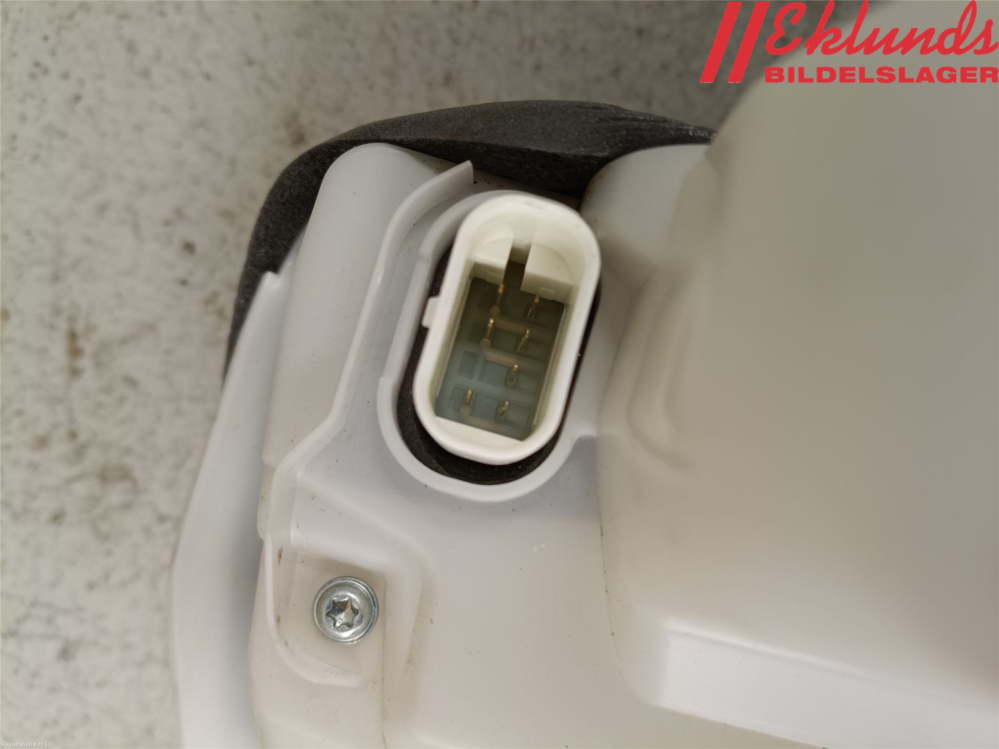 Tesla MODEL Y 21- Låskista-Dörrlås