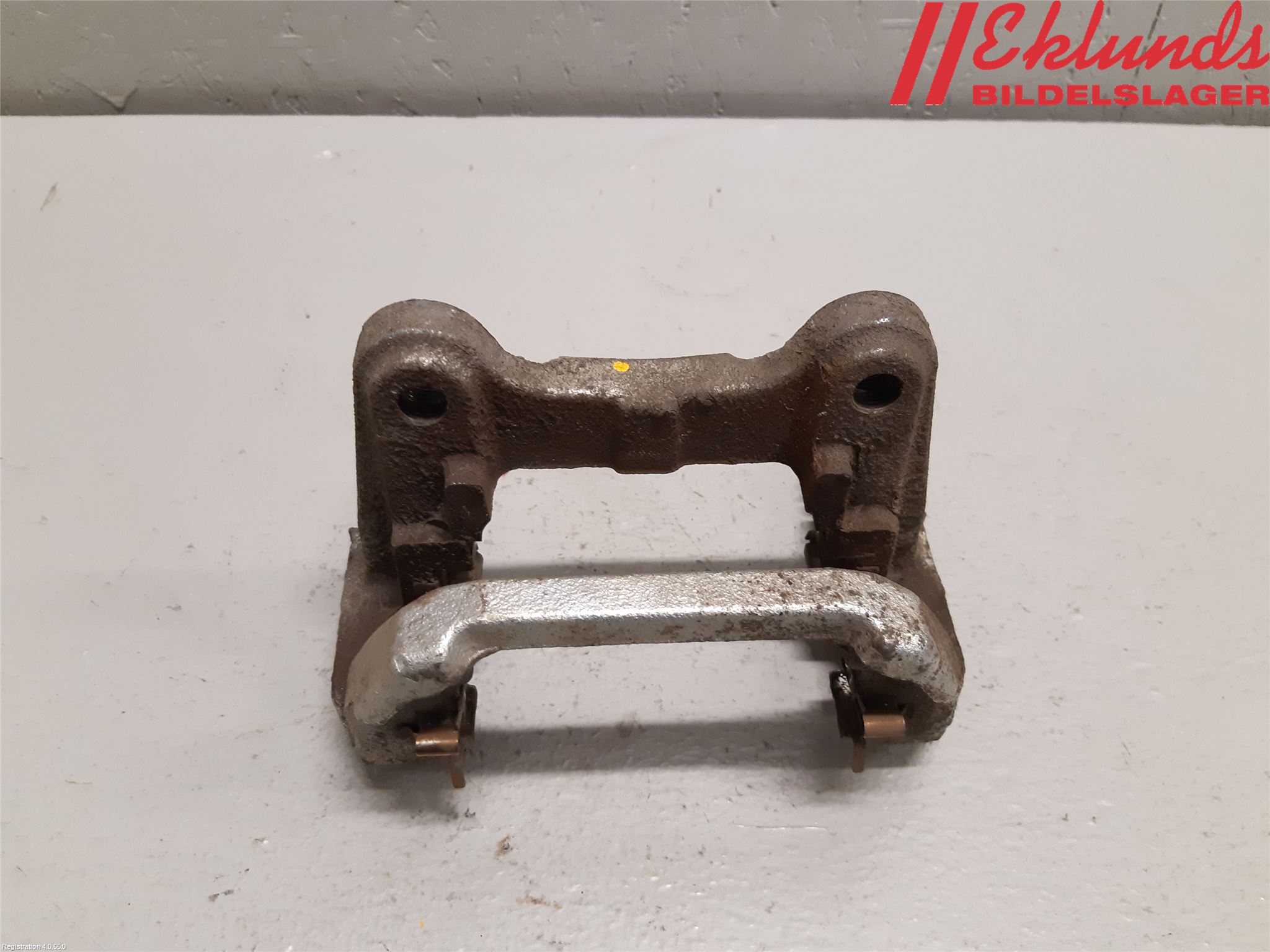 Toyota RAV4 19- Bromsokshållare