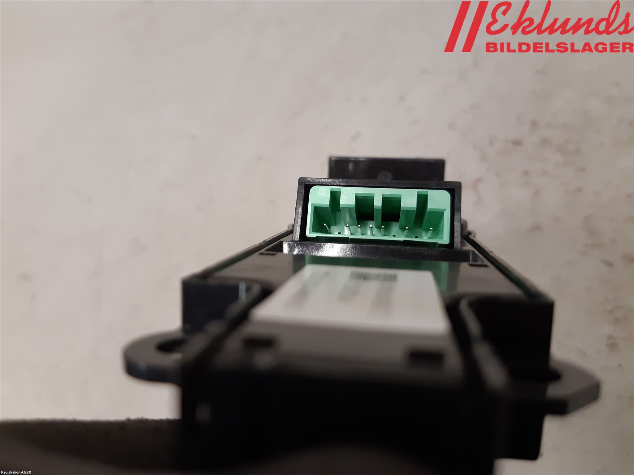 Volvo XC40/RECHARGE 18- Strömställare Multifunktion