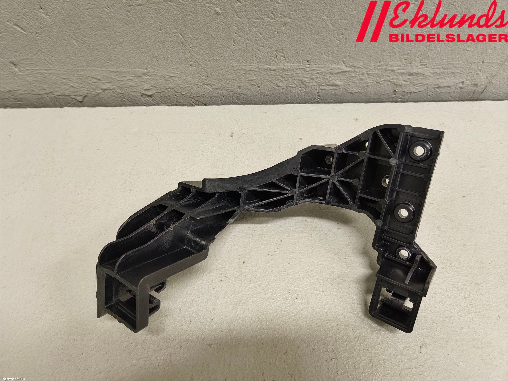 Kia CEED 12-18 Strålkast Fästsarg