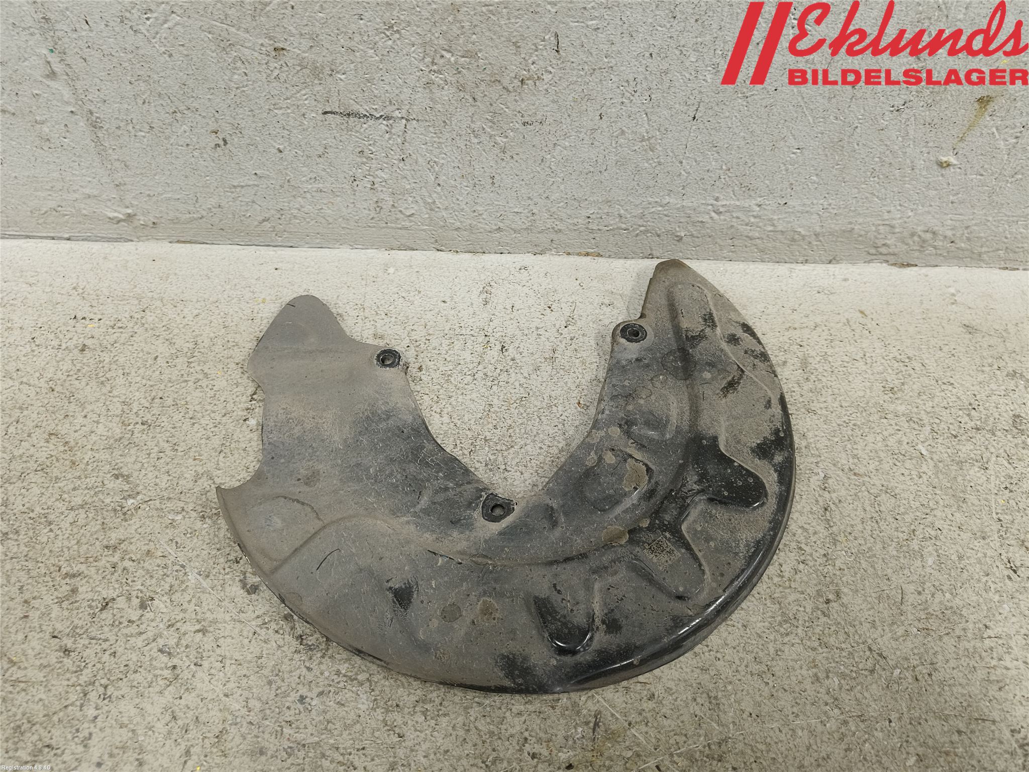 Volkswagen VW PASSAT 20-24 Bromssköld Fram