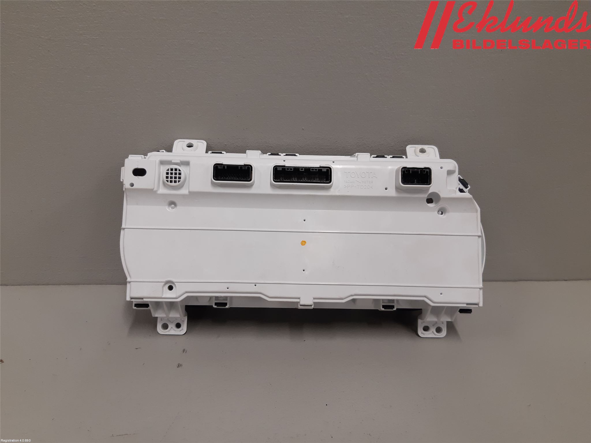 Toyota HILUX 16- Instrument Komb