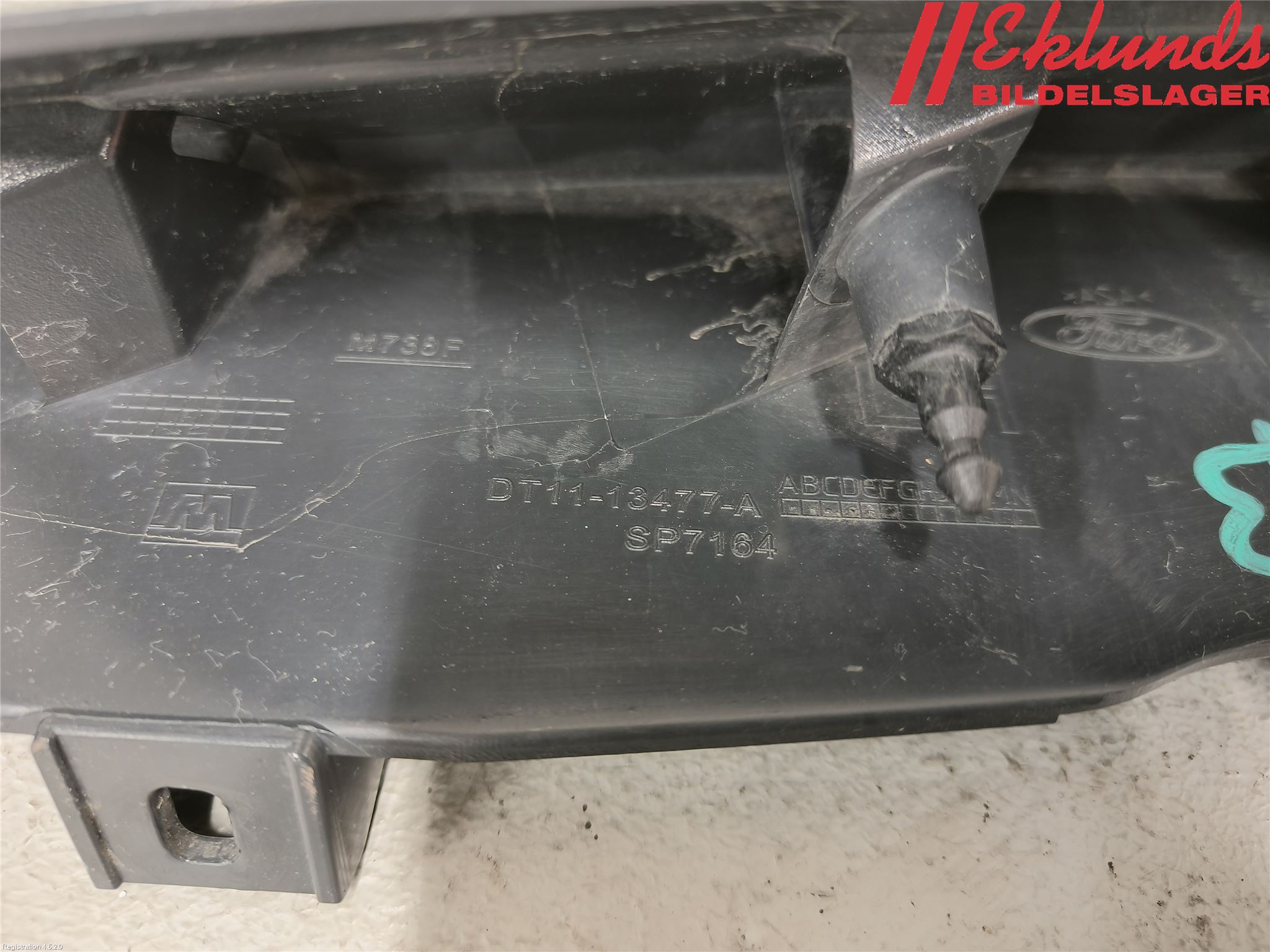 Ford TRANSIT/TOURNEO CONNECT 13-22 Skärm Hörn Utfyllnad Bak