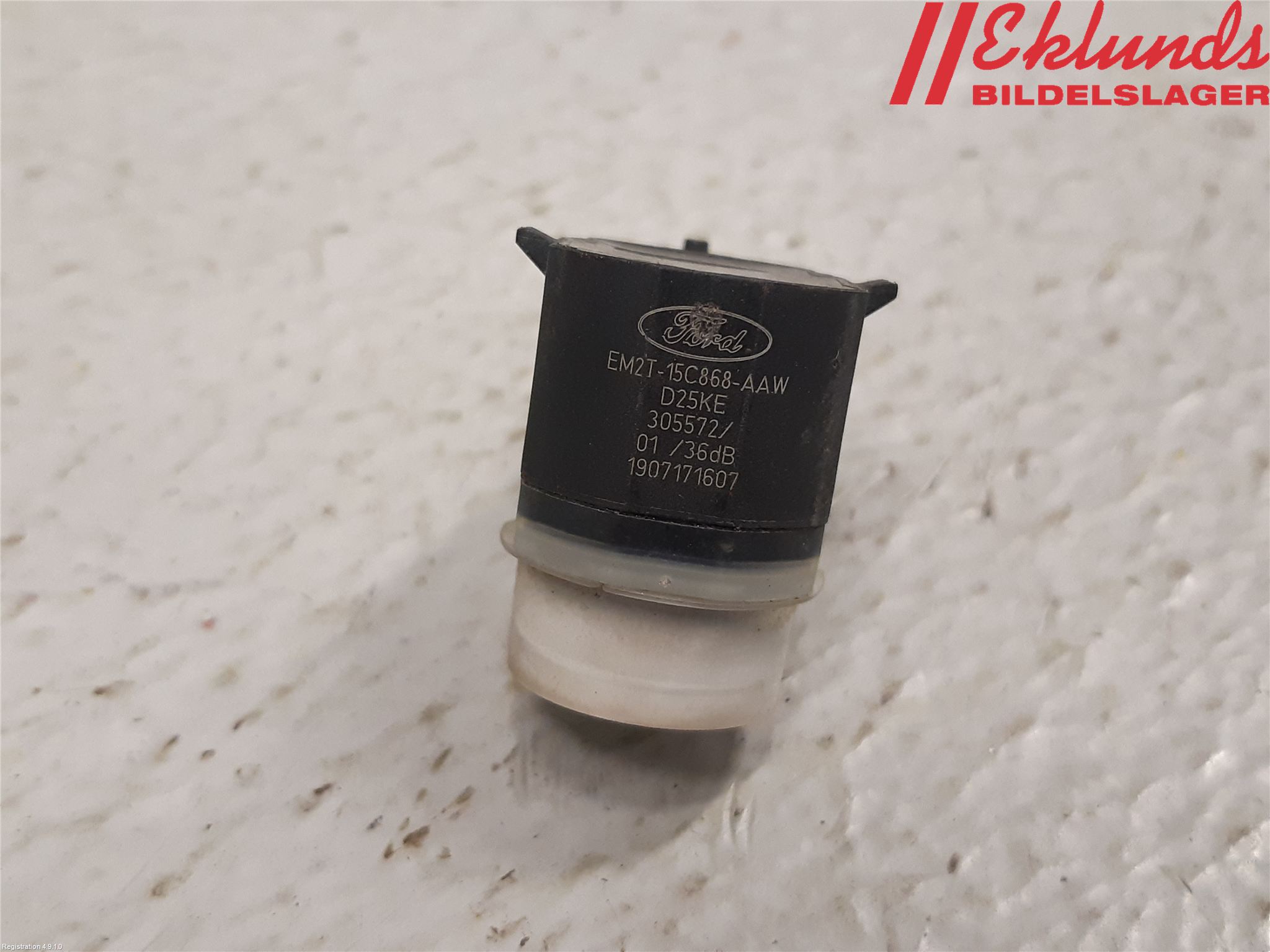 Ford KUGA 17-19 Parkeringshjälp Frontsensor