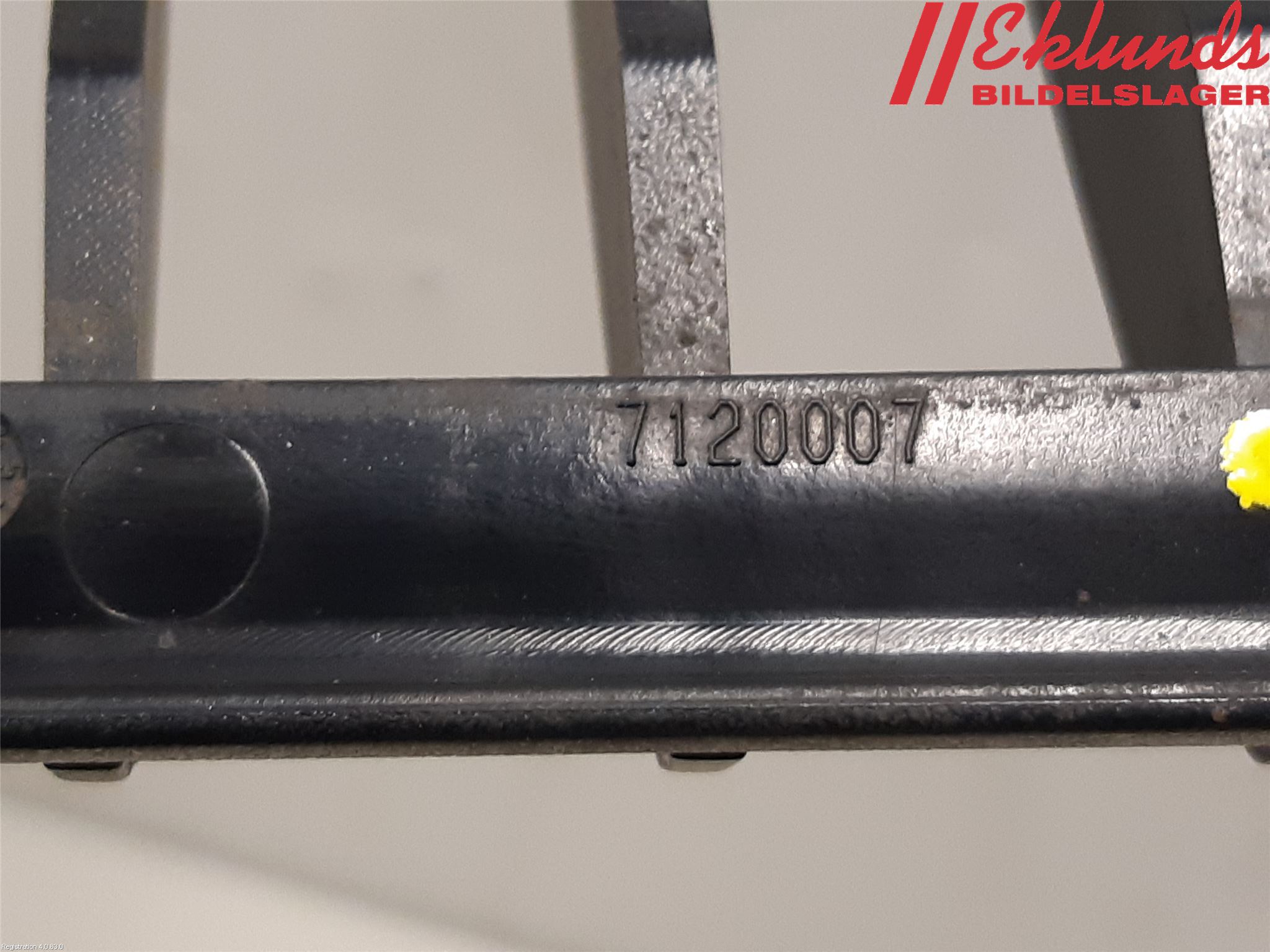 BMW 3 E90/91 SED/TOU 05-12 Grilldel Vänster
