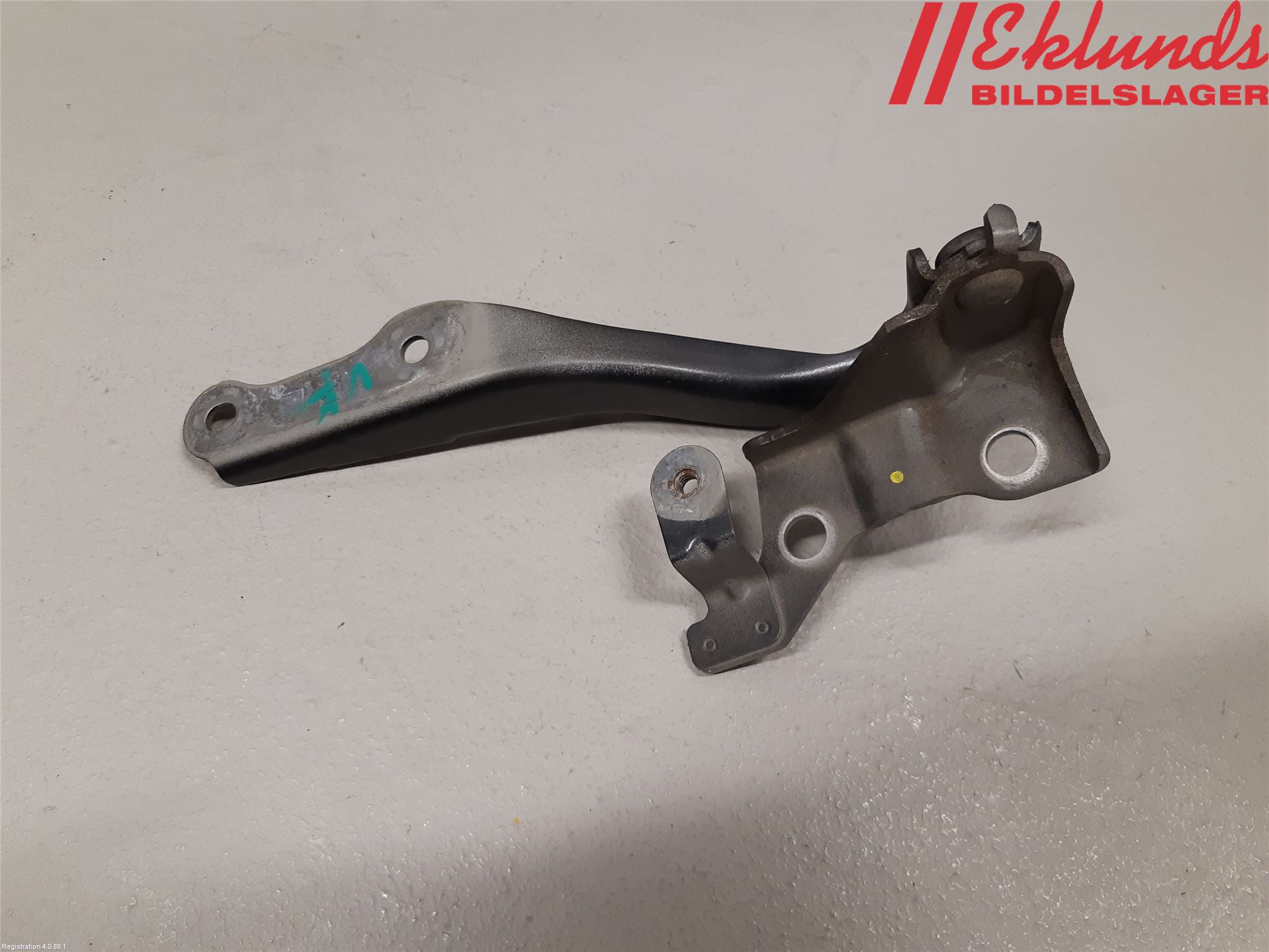 Subaru OUTBACK 10-15 Huvgångjärn