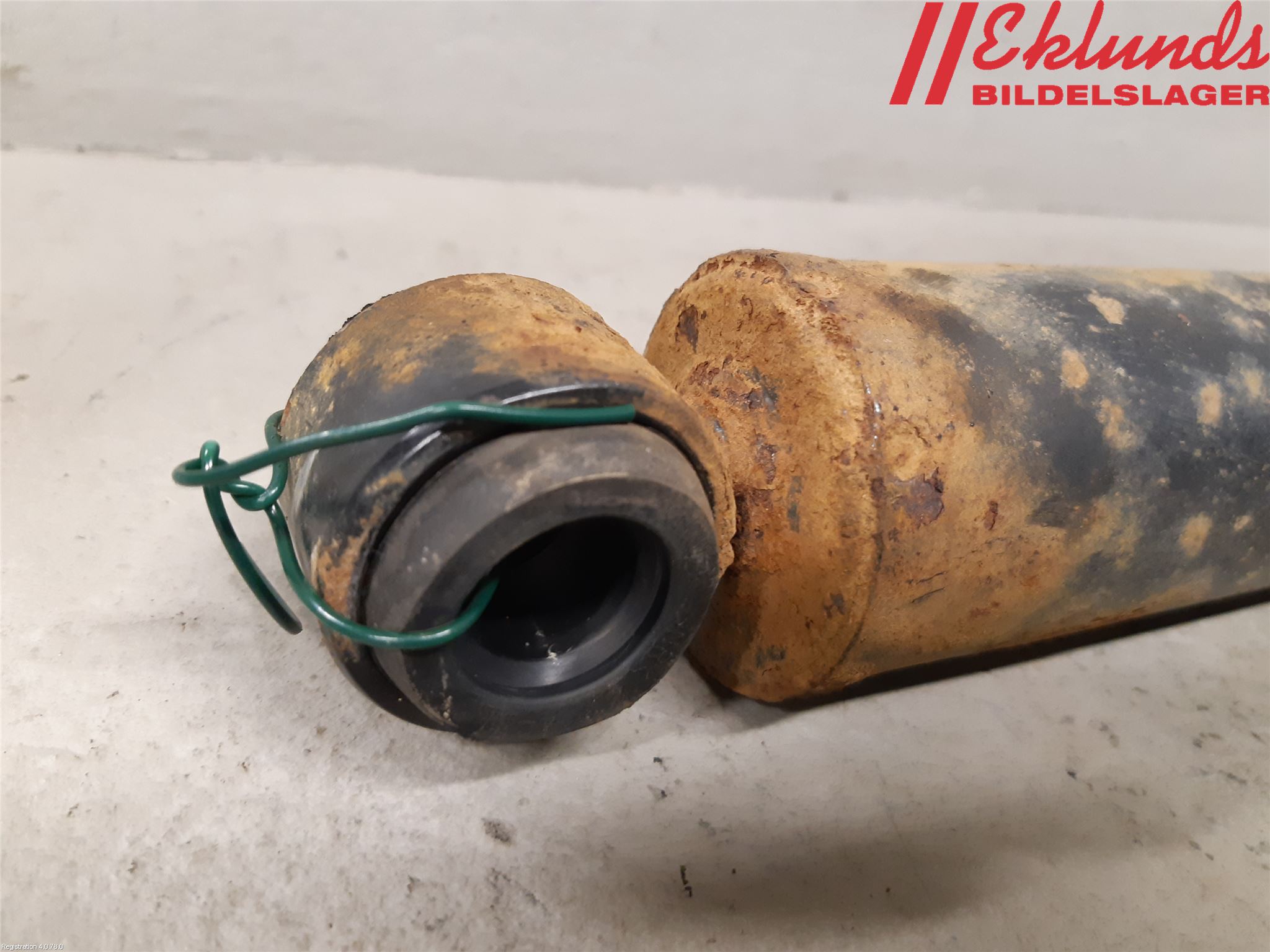 Toyota HILUX 16- Stötdämpare Bak