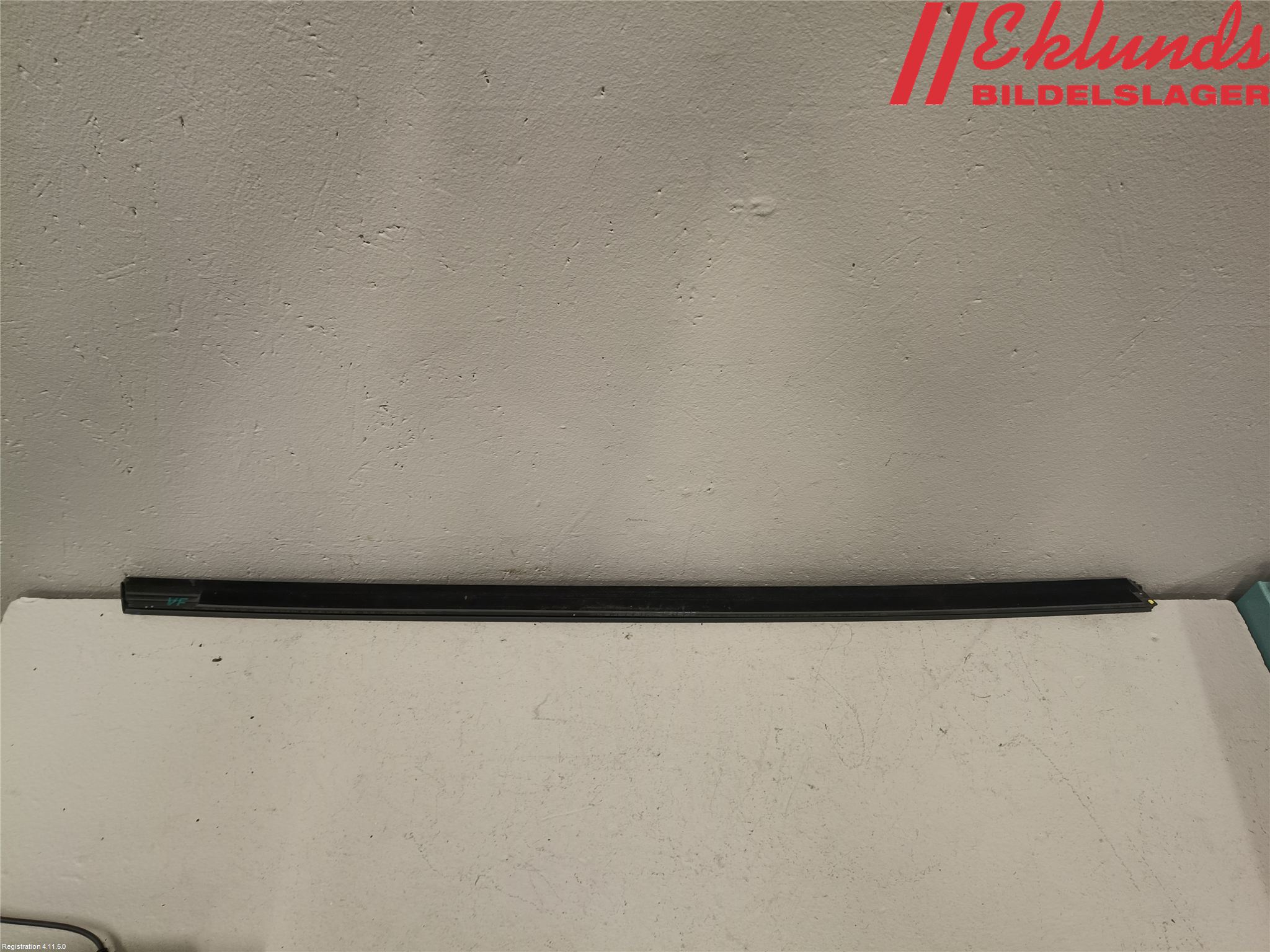 Tesla MODEL Y 21- Dörr Dekorlist Fram Vä