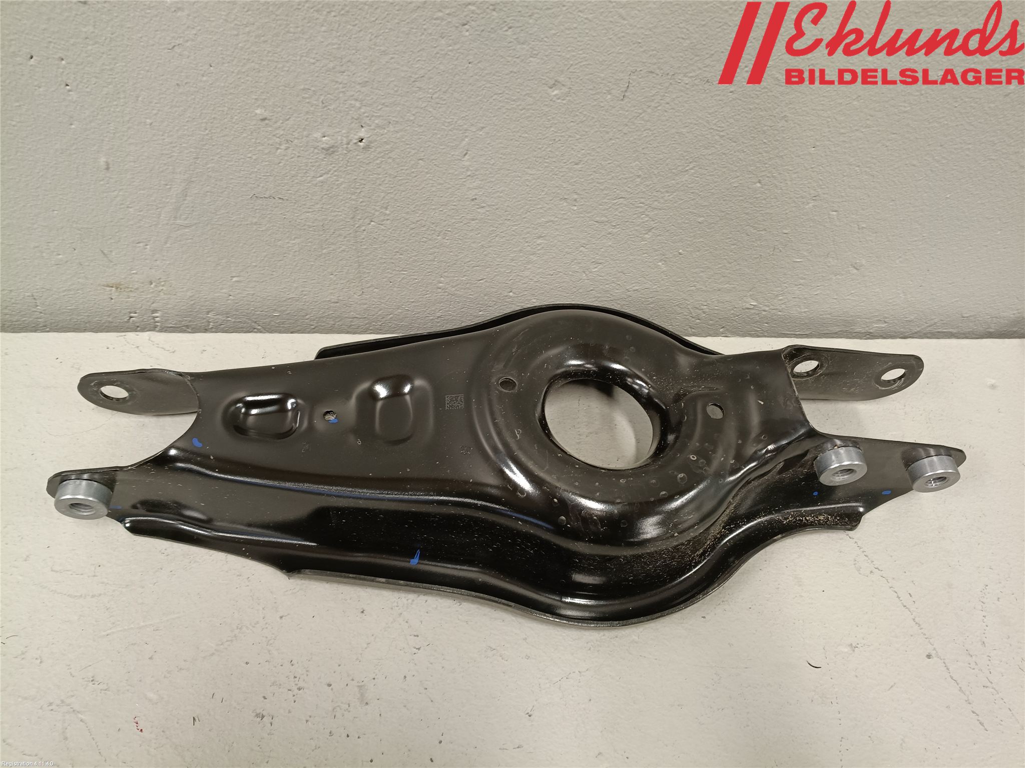 Tesla MODEL Y 21- Bärarm Bak Höger