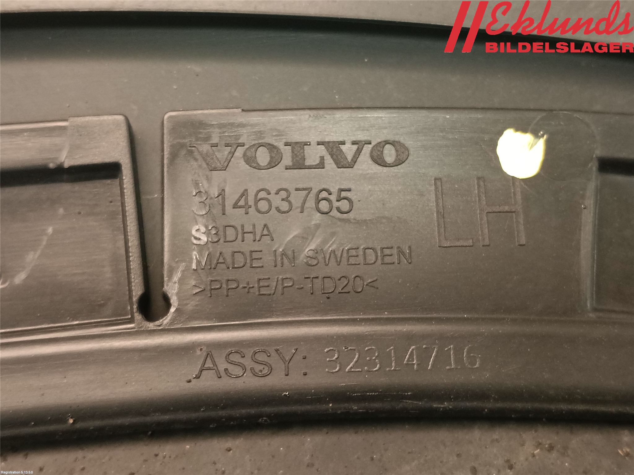 Volvo V60 CROSS COUNTRY 19- List Skärmkant