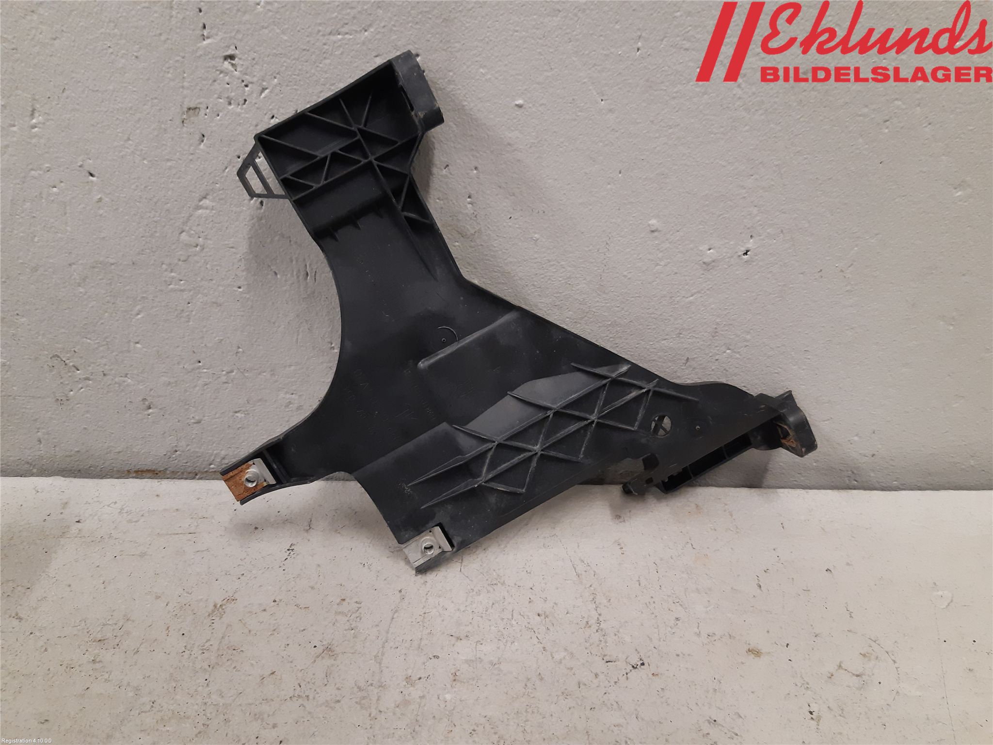 Audi A4 12-15 Strålkast Fästsarg