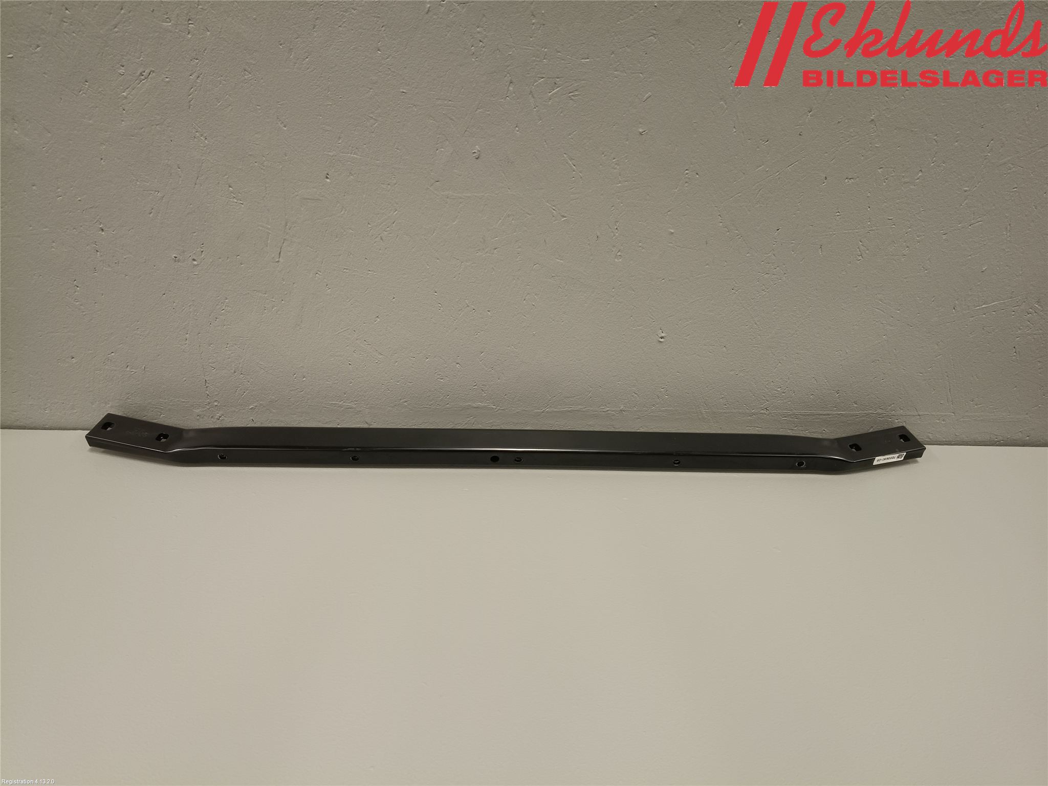BMW 5 F10/F11/F18 09-17 Front Huvlåsplåt-Balk