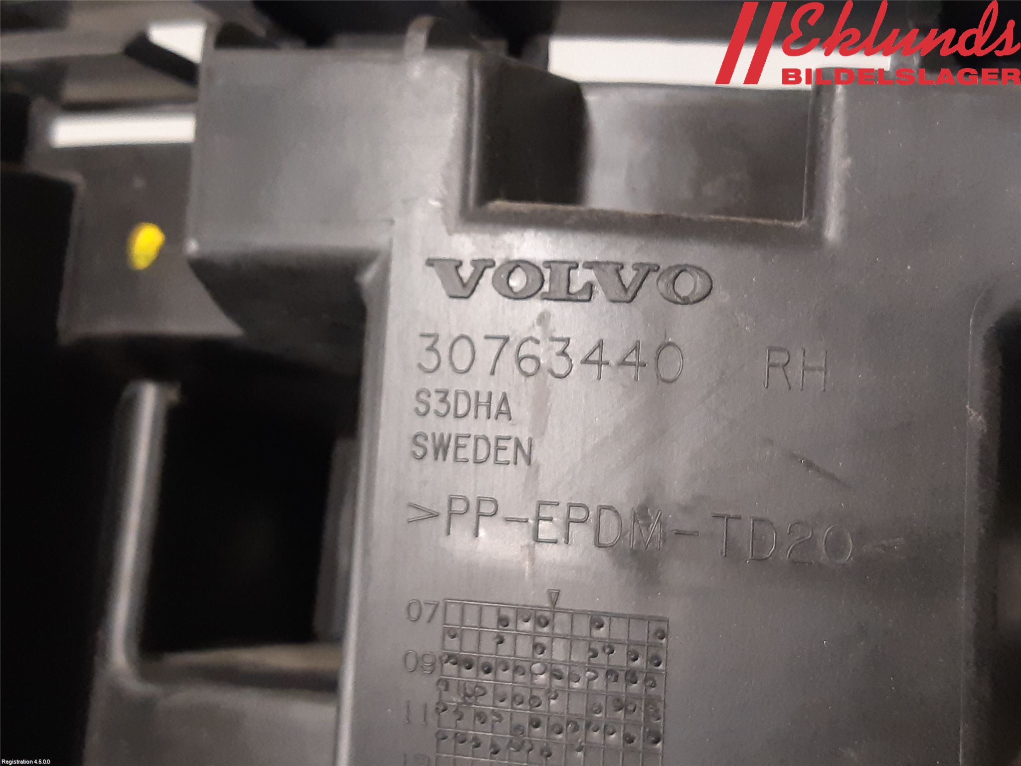 Volvo XC60 09-13 Stötfångarfäste Bak Hö
