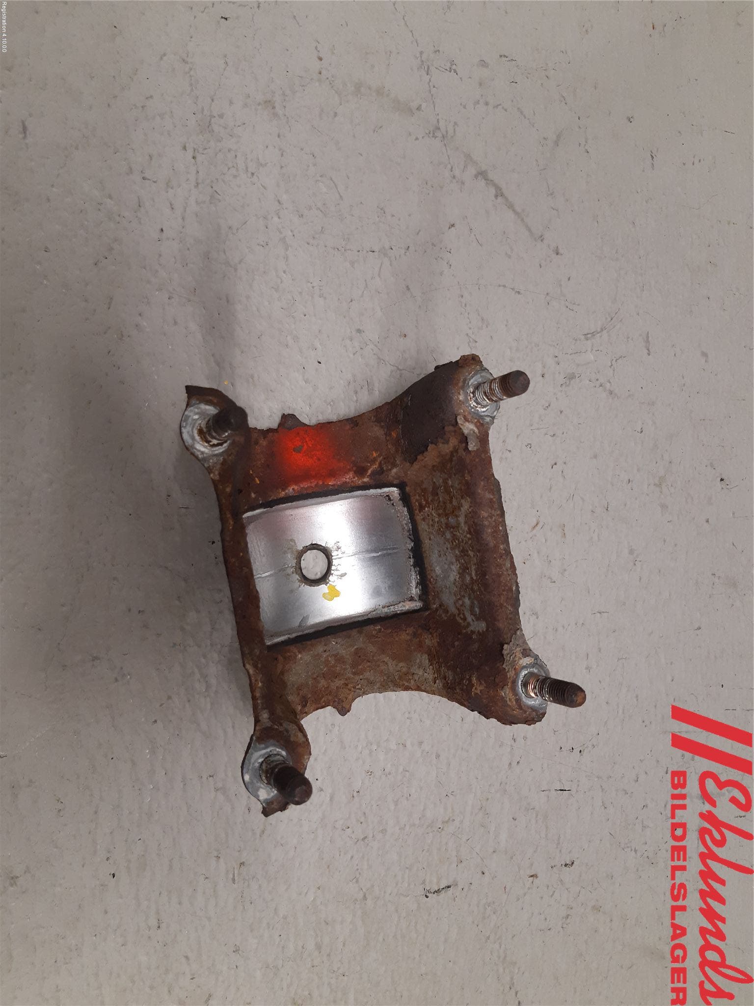 Volvo 940 91-98 Bakaxel Fäste