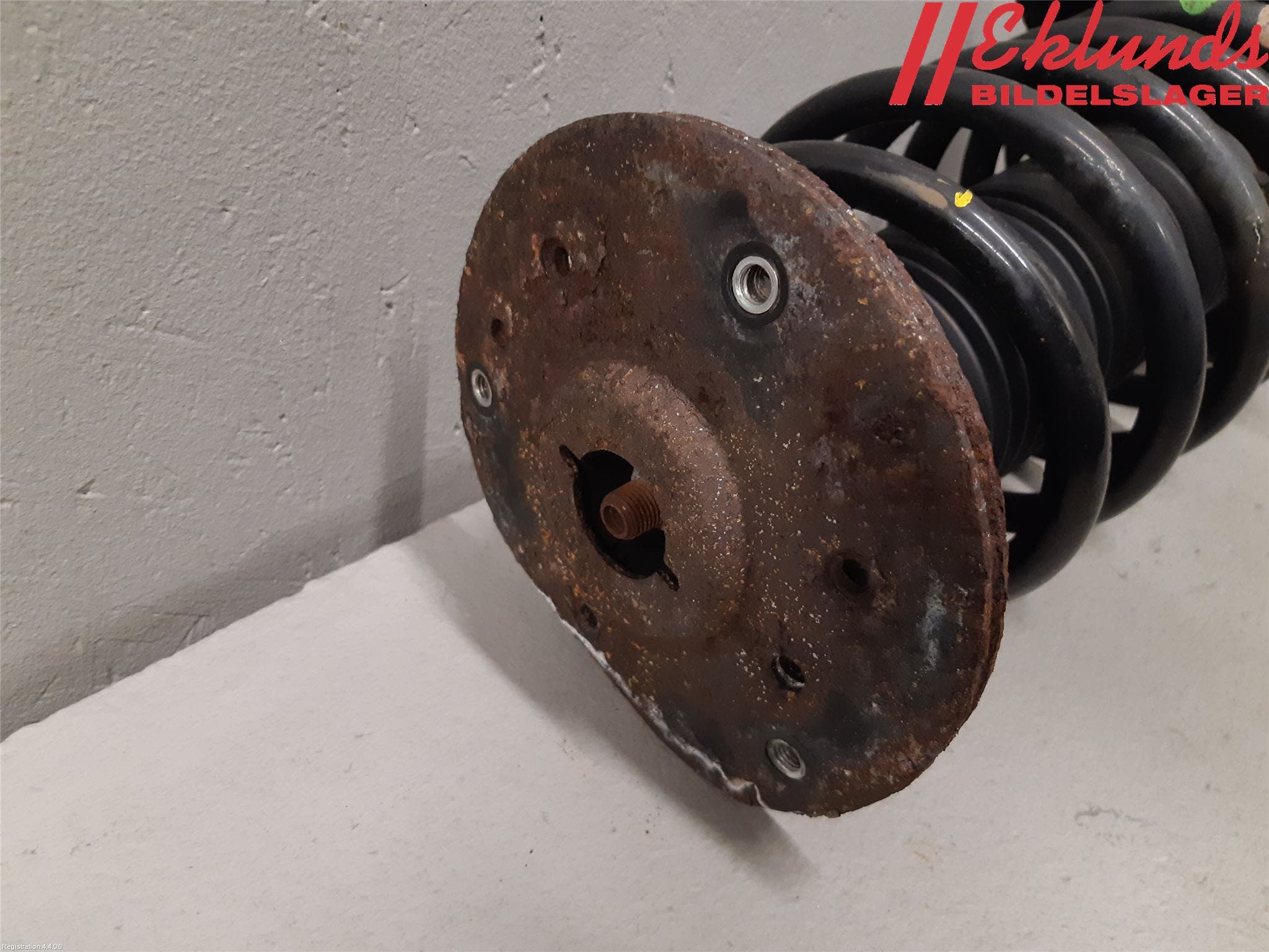 Volvo V70 08-13 Fjäderben Fram Höger