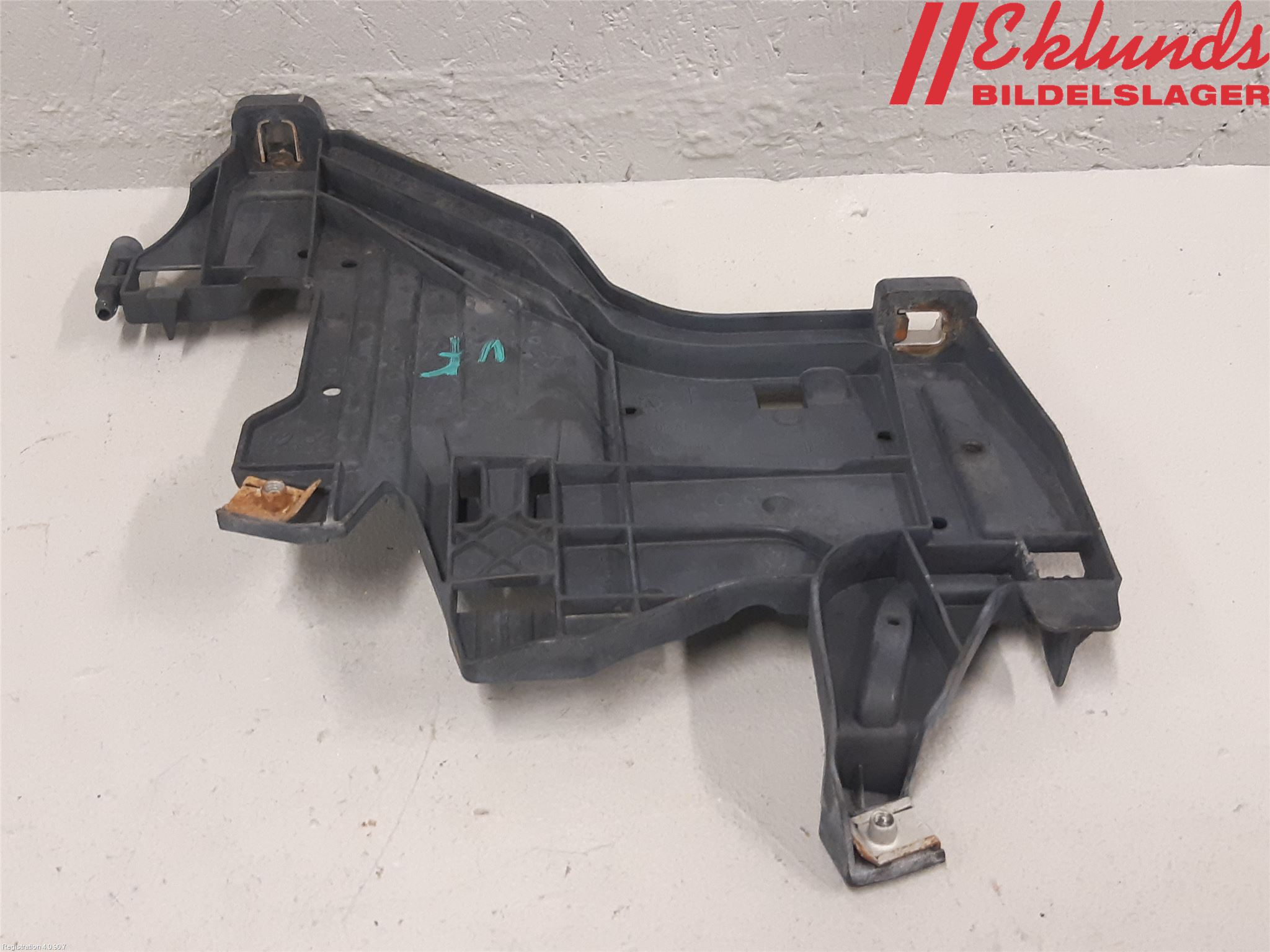 Audi A4/S4 08-11 Strålkast Fästsarg