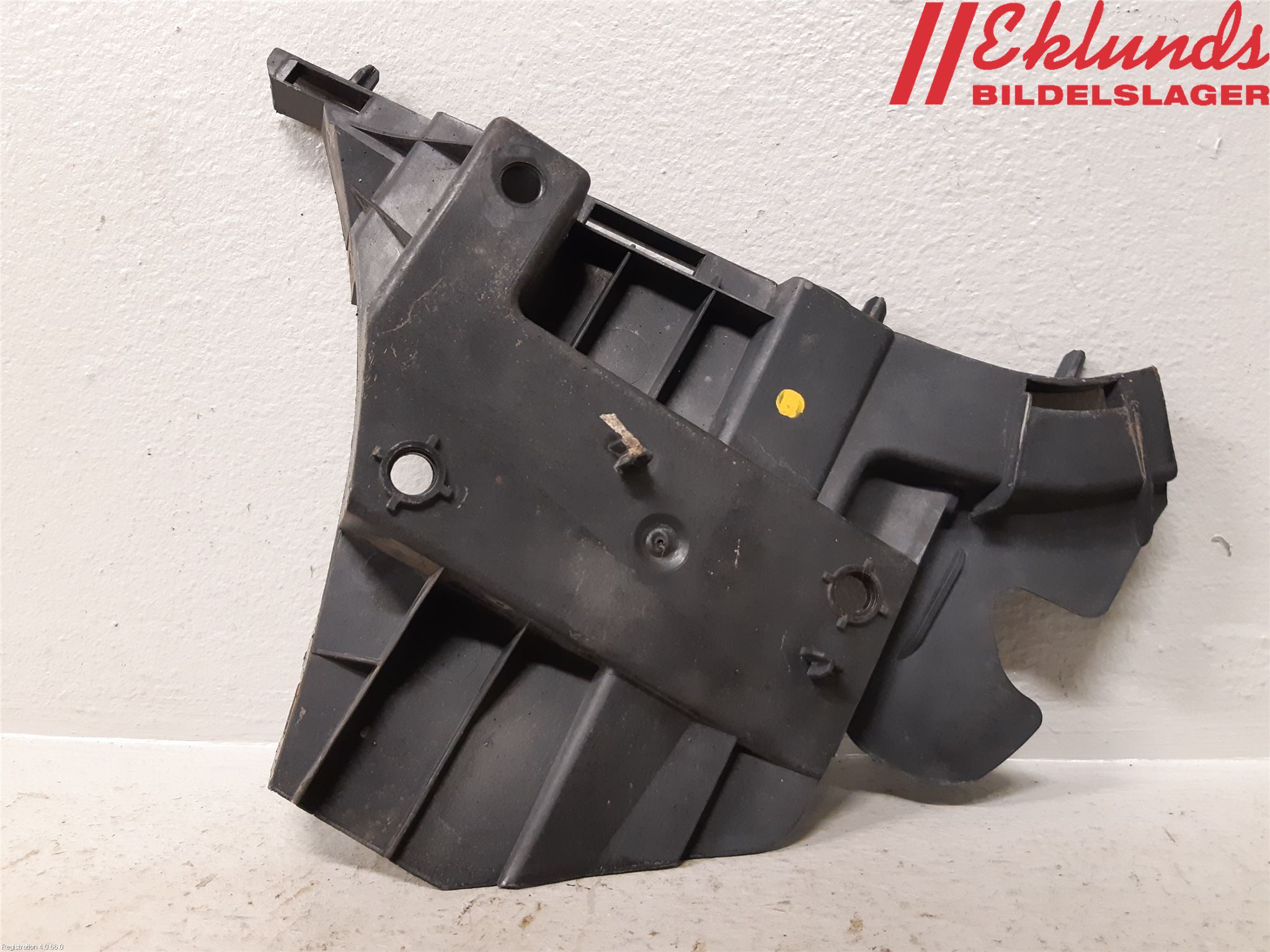 Volvo V70 08-13 Stötfångarfäste Fram Vä