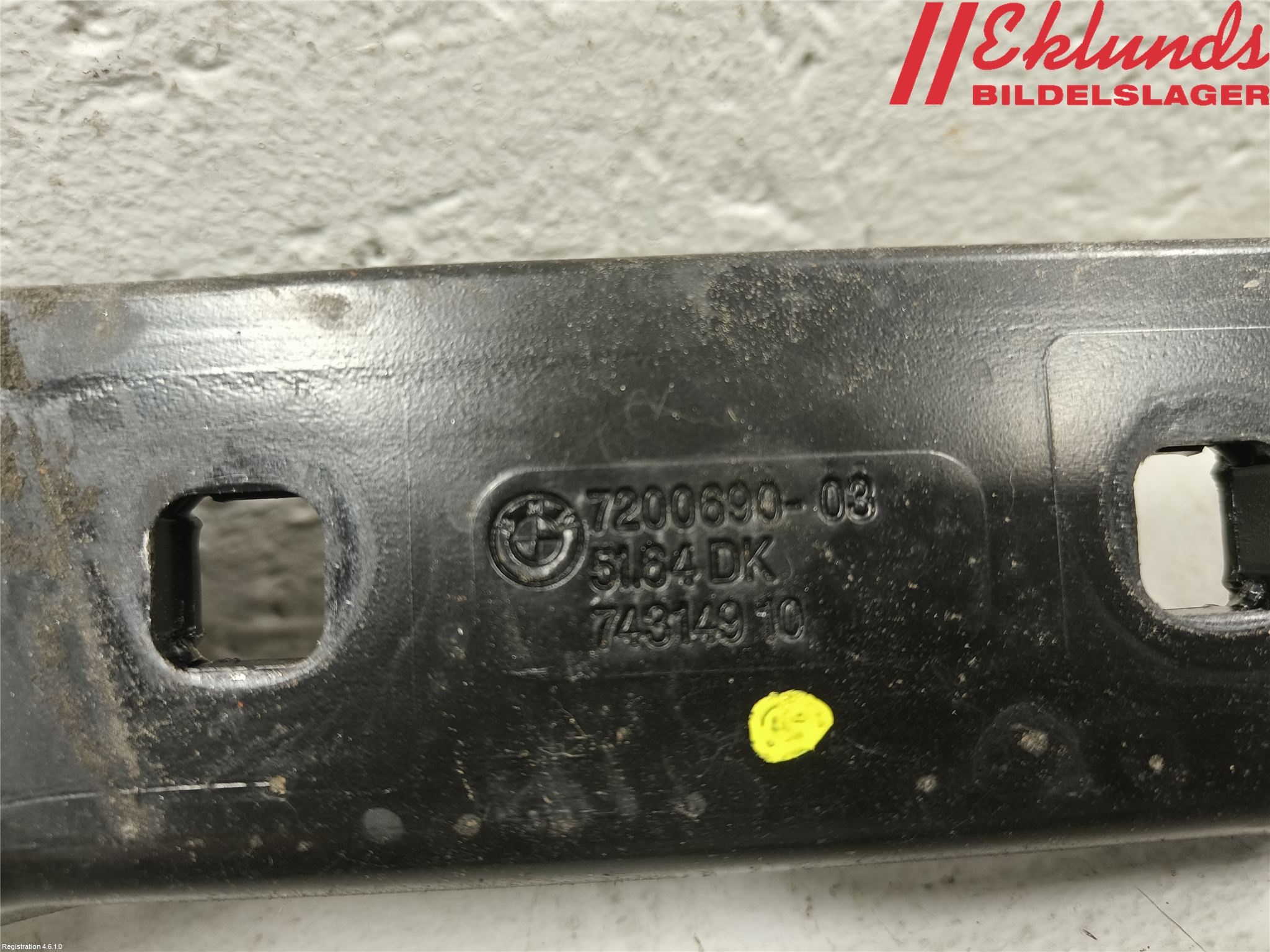 BMW 5 F10/F11/F18 09-17 Front Huvlåsplåt-Balk