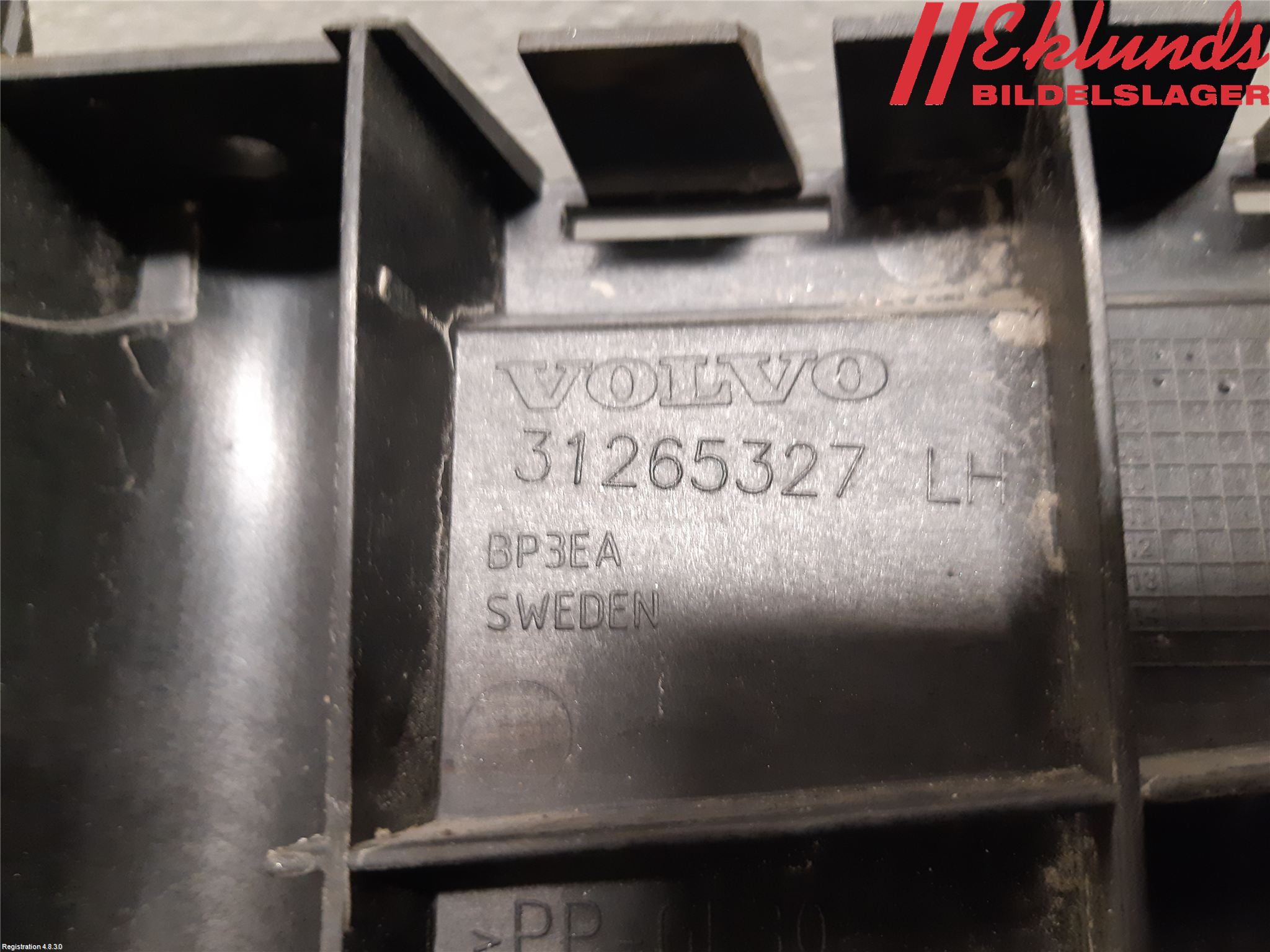 Volvo V70 08-13 Stötfångarfäste Bak Vä