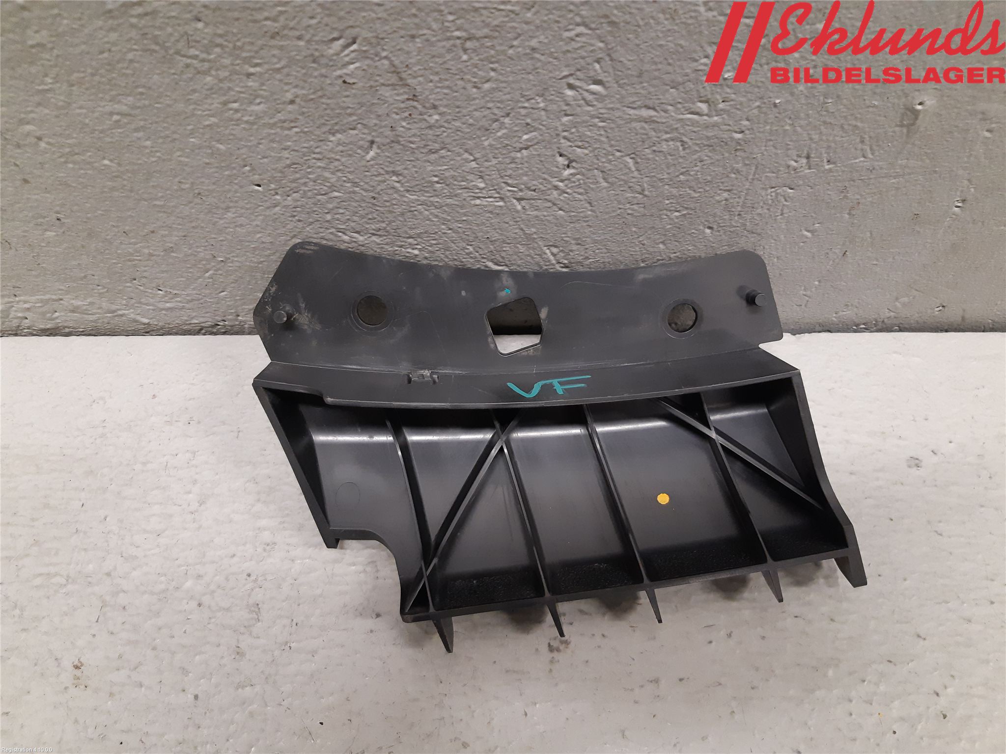 Tesla MODEL 3 17- Stötfångarfäste Fram Vä