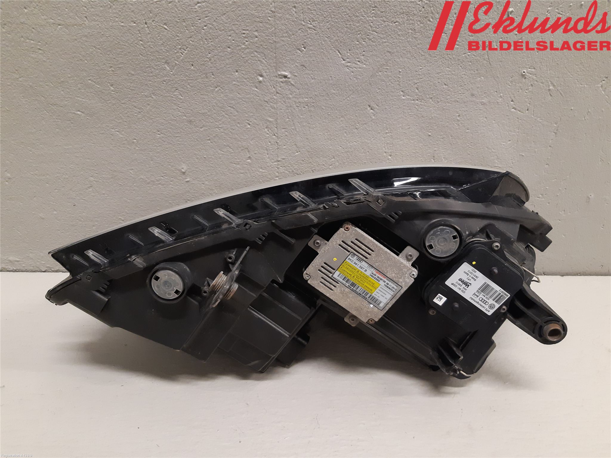 Volkswagen VW PASSAT 11-14 Strålkastare Vänster