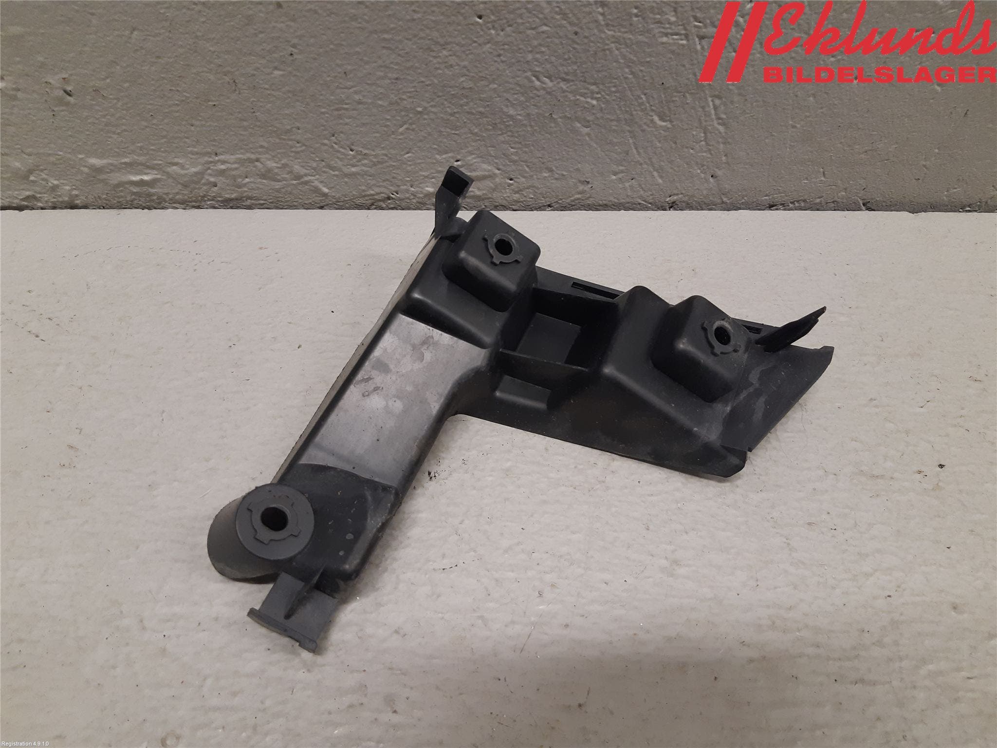 Volvo V70 08-13 Stötfångarfäste Bak Vä