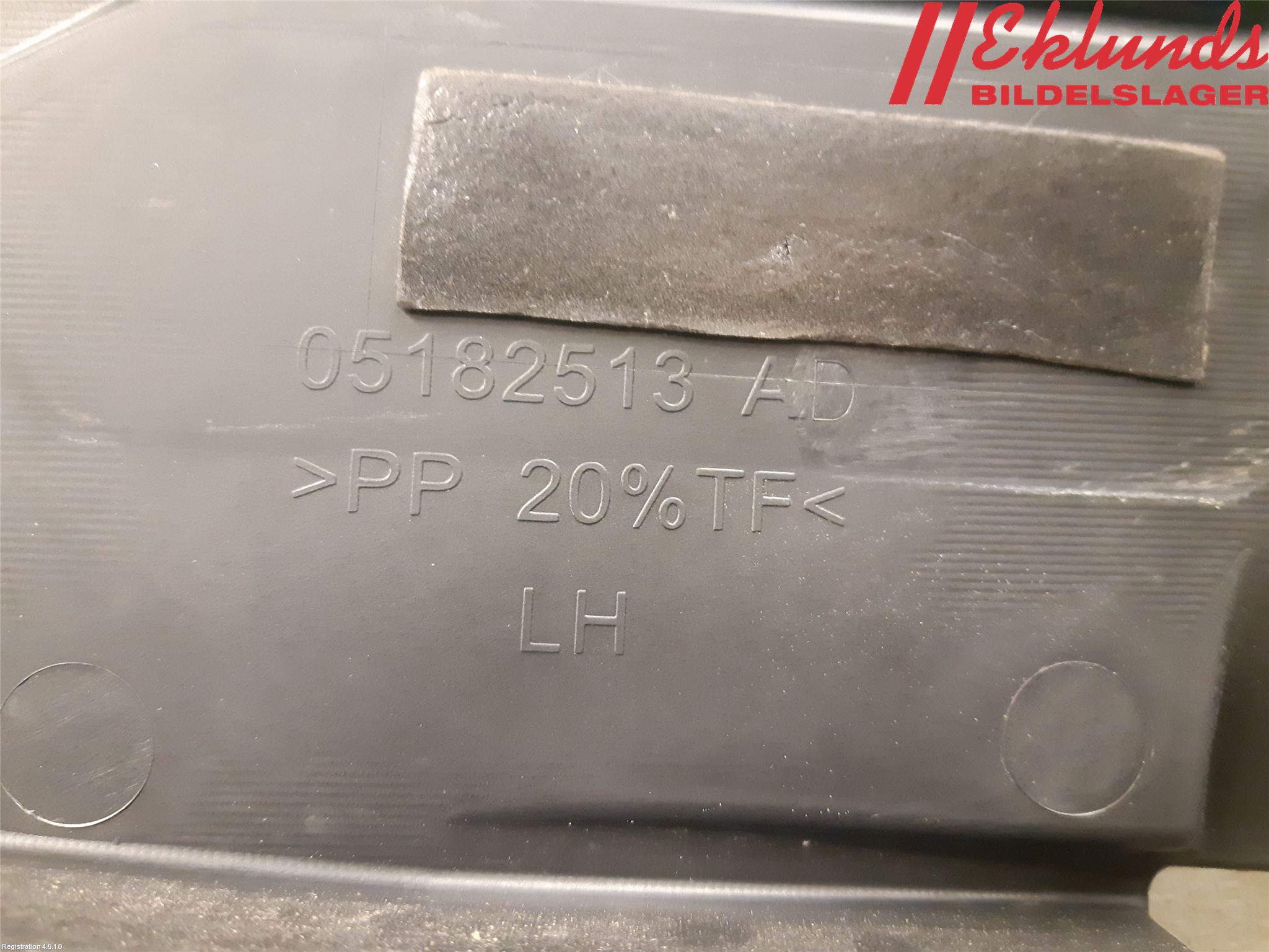 Dodge DURANGO Täckplast Front