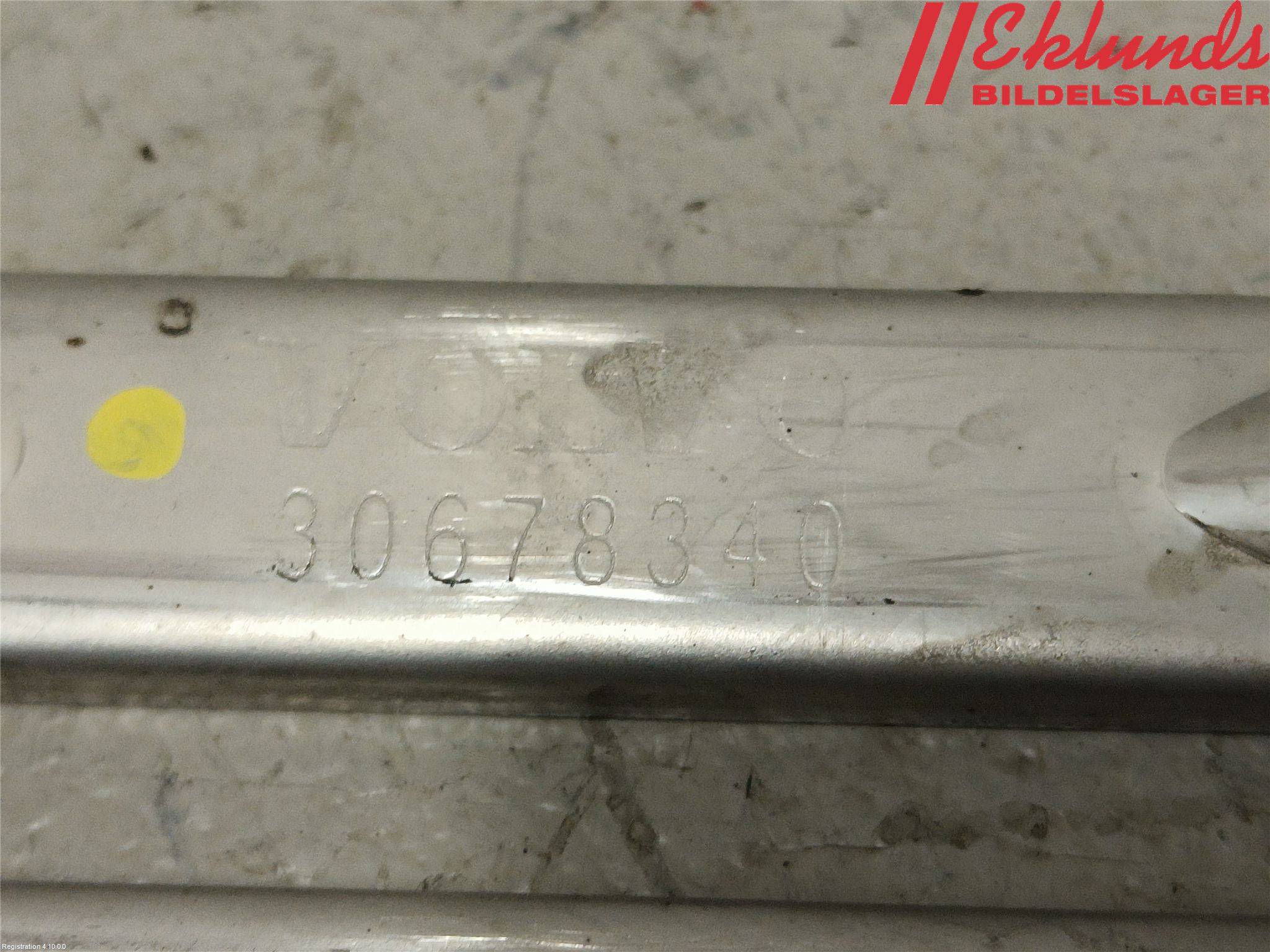 Volvo V70 08-13 Strålkastarsarg Vänster