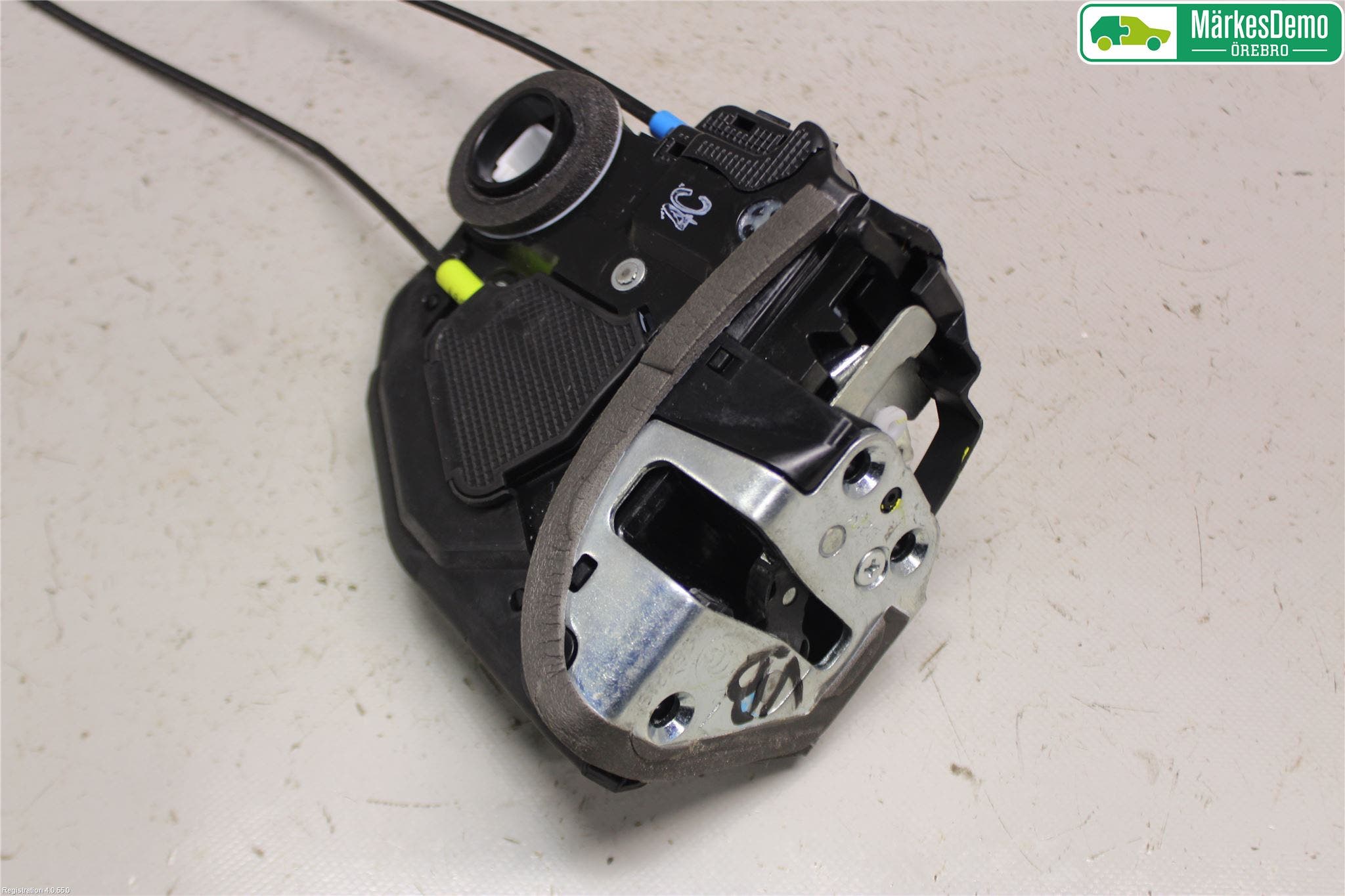 Toyota AURIS 13-19 Låskista-Dörrlås