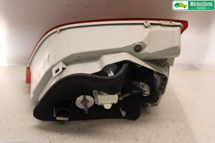 Peugeot 308 14-21 Bakljus Lucka Vä