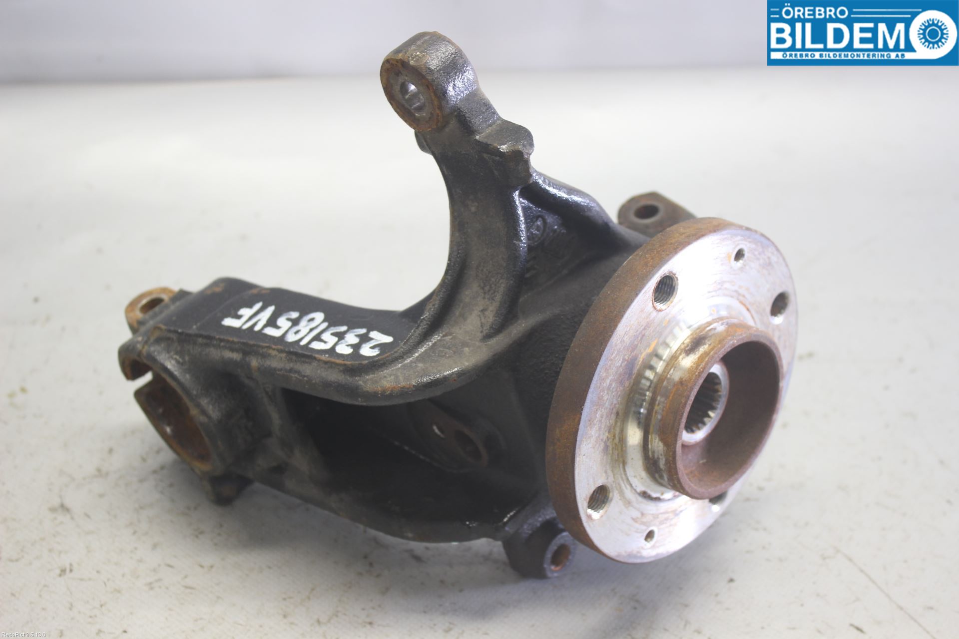 Peugeot 208 12-15 Styrspindel Lagerhus Vä