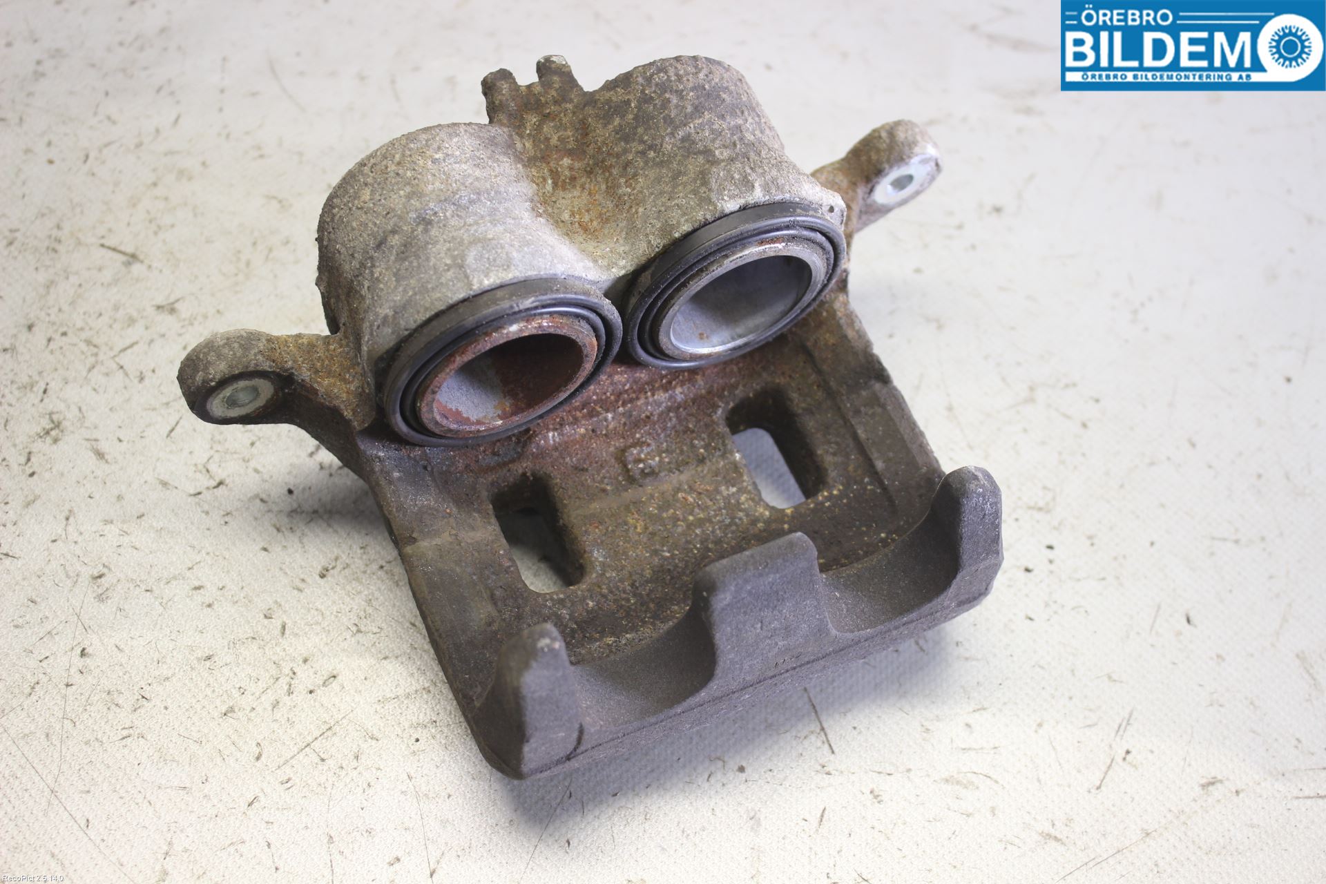 Nissan NAVARA 05-16 Bromsok Fram Höger