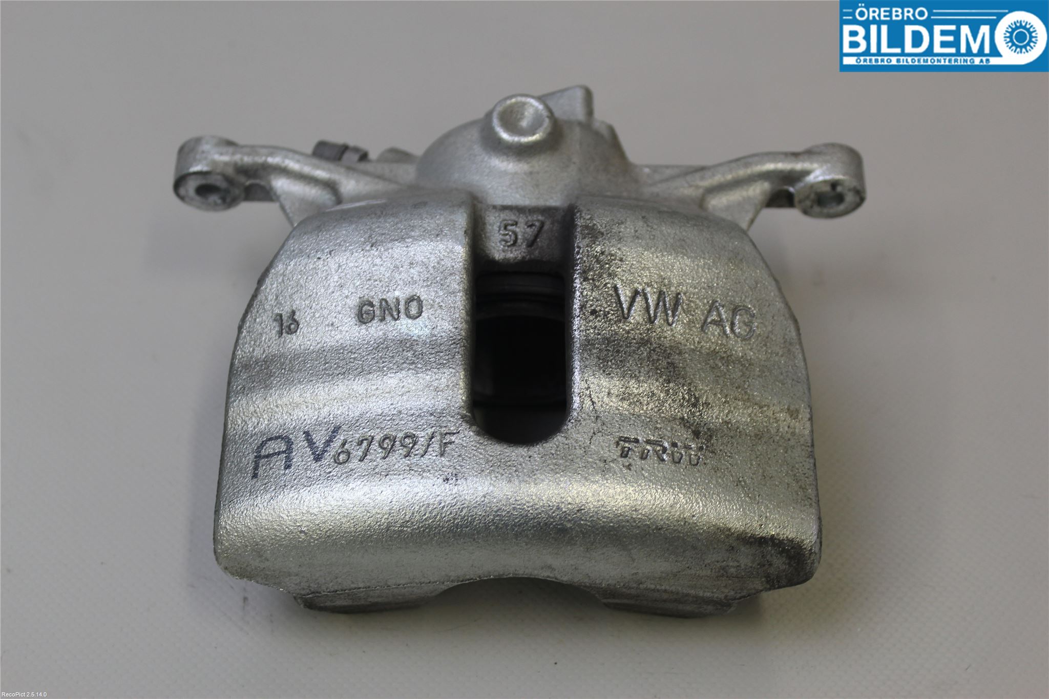 Seat ATECA 16->> Bromsok Fram Höger