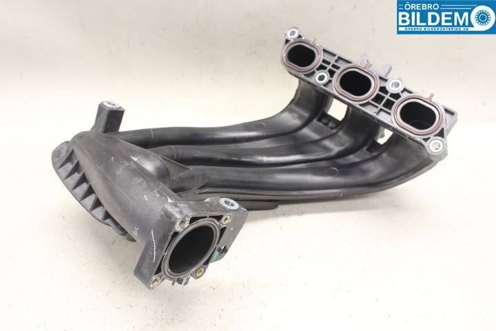 Nissan MICRA 11-16 Grenrör Insug