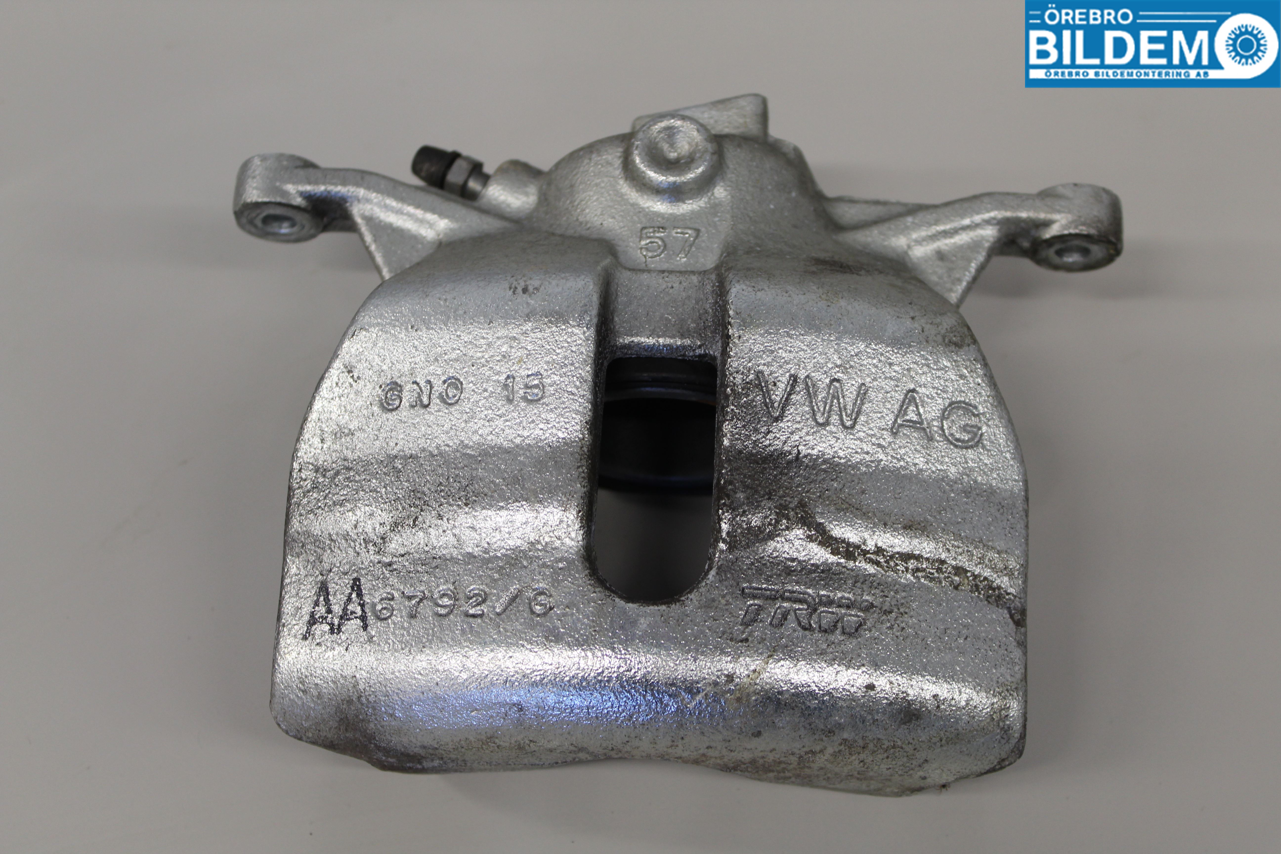 Volkswagen VW GOLF SPORTSVAN 15-20 Bromsok Fram Höger
