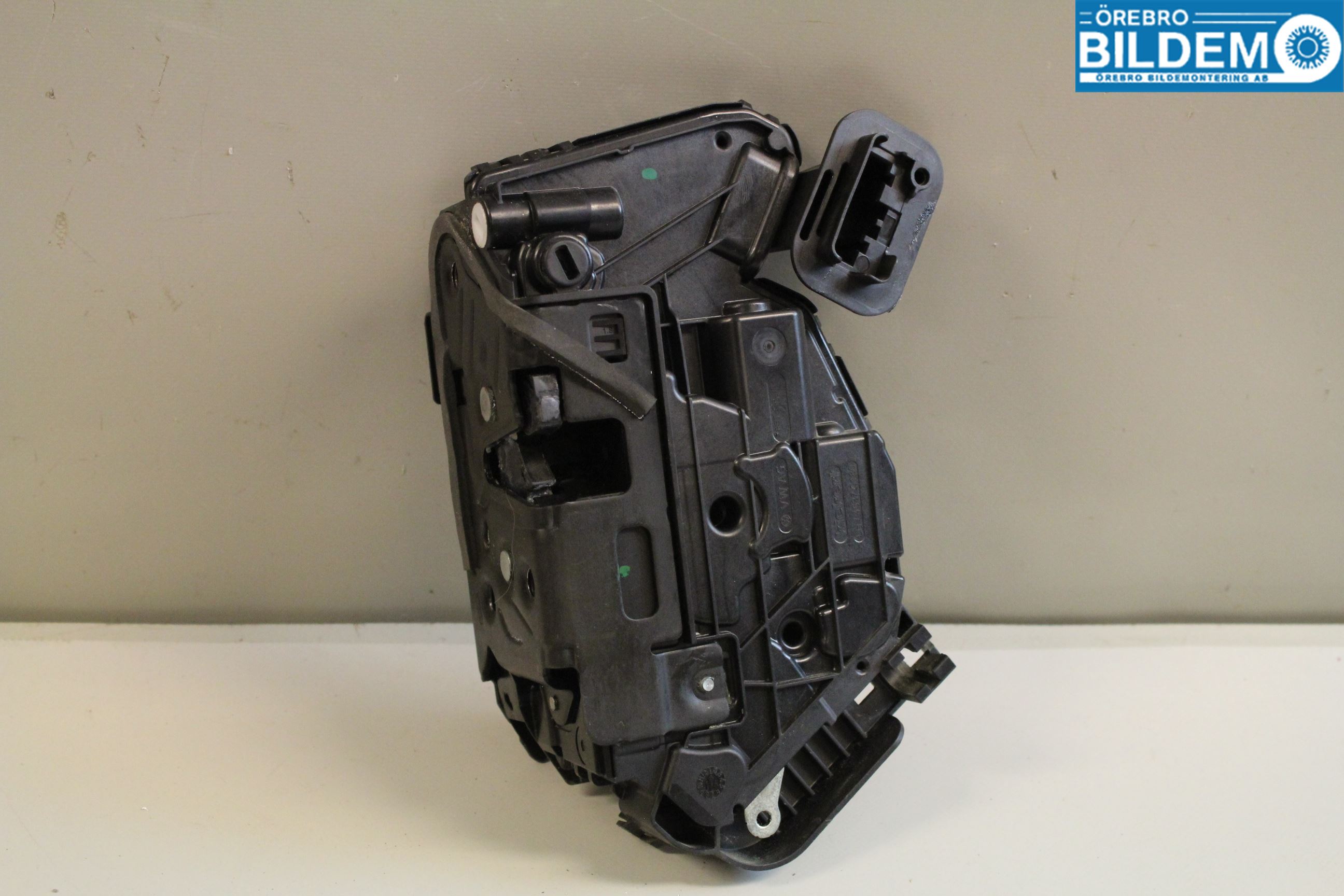 Volkswagen VW PASSAT 15-19 Låskista-Dörrlås