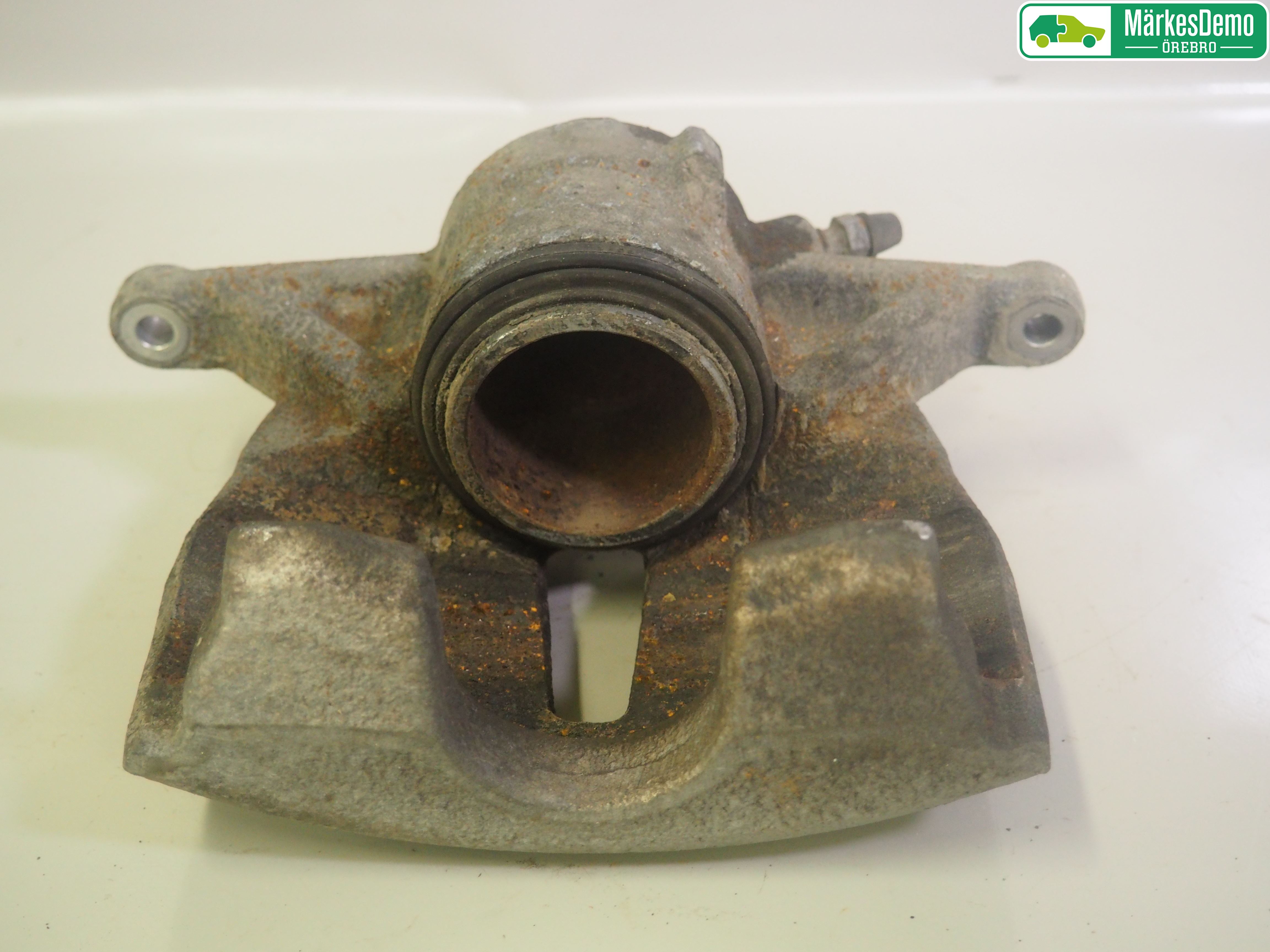 Volkswagen VW PASSAT 15-19 Bromsok Fram Höger