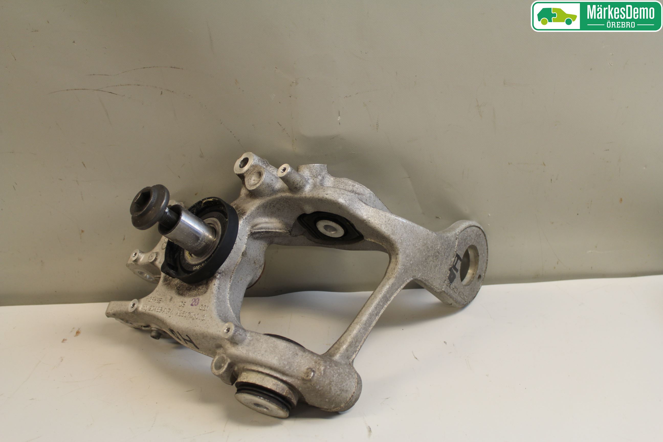 Audi A4/S4 08-11 Hjullagerhus-Spindel Hö B