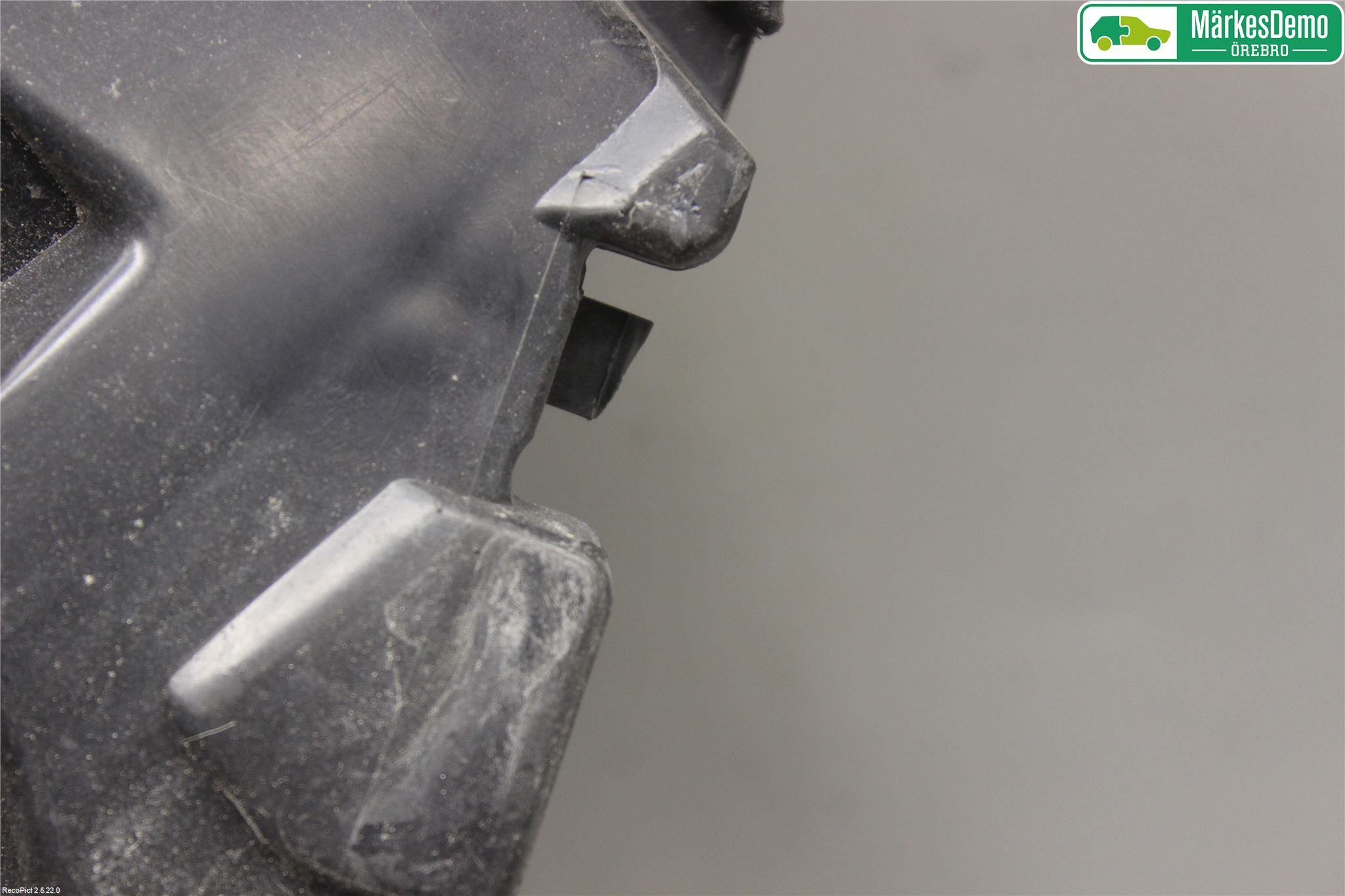 BMW X6 E71/E72   08-14 Stötfångarfäste Bak Hö