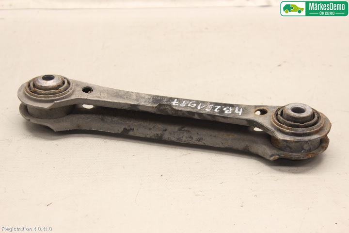 BMW 3 E90/91 SED/TOU 05-12 Bärarm Bak Övre Höger