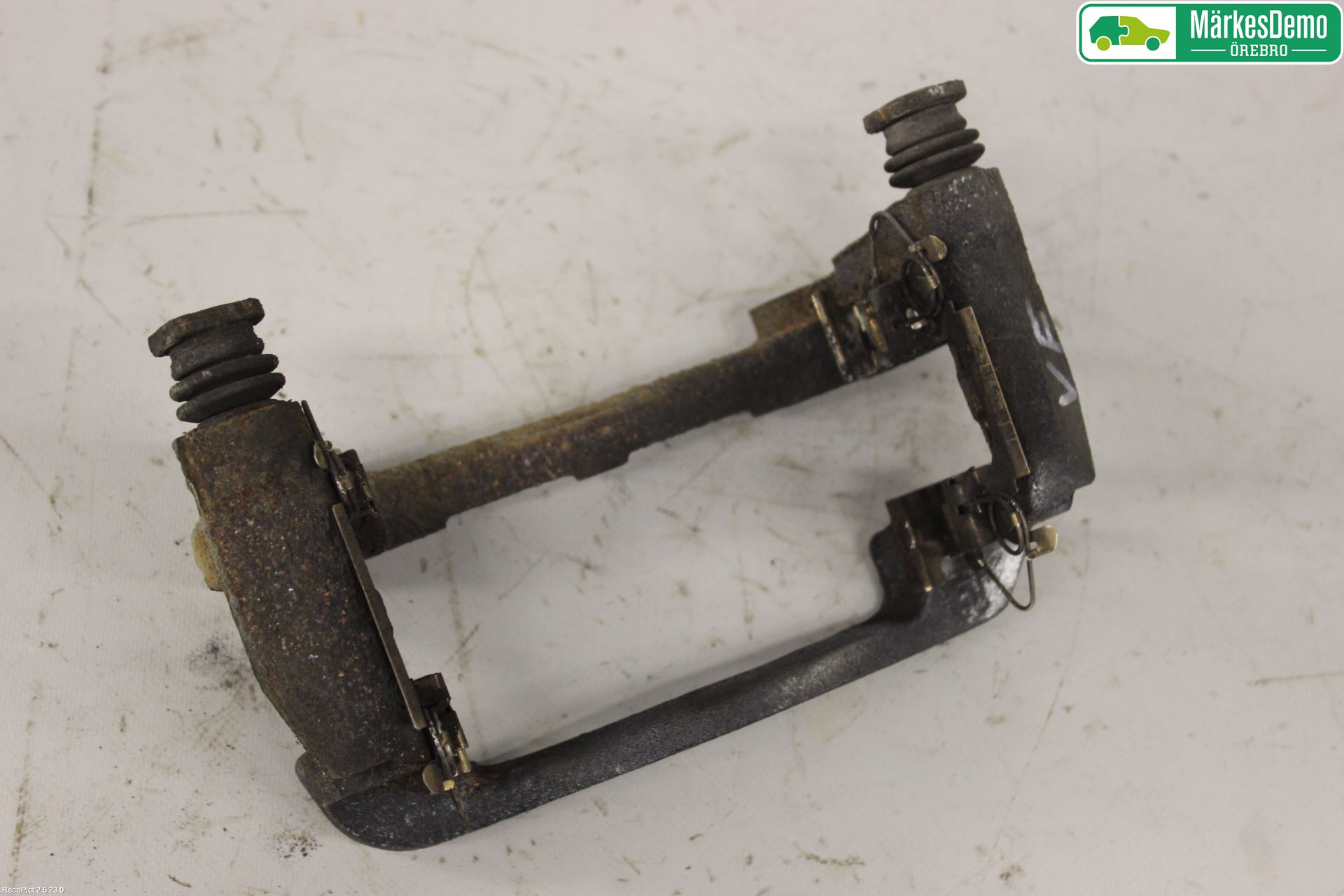 Nissan QASHQAI 14-17 Bromsokshållare