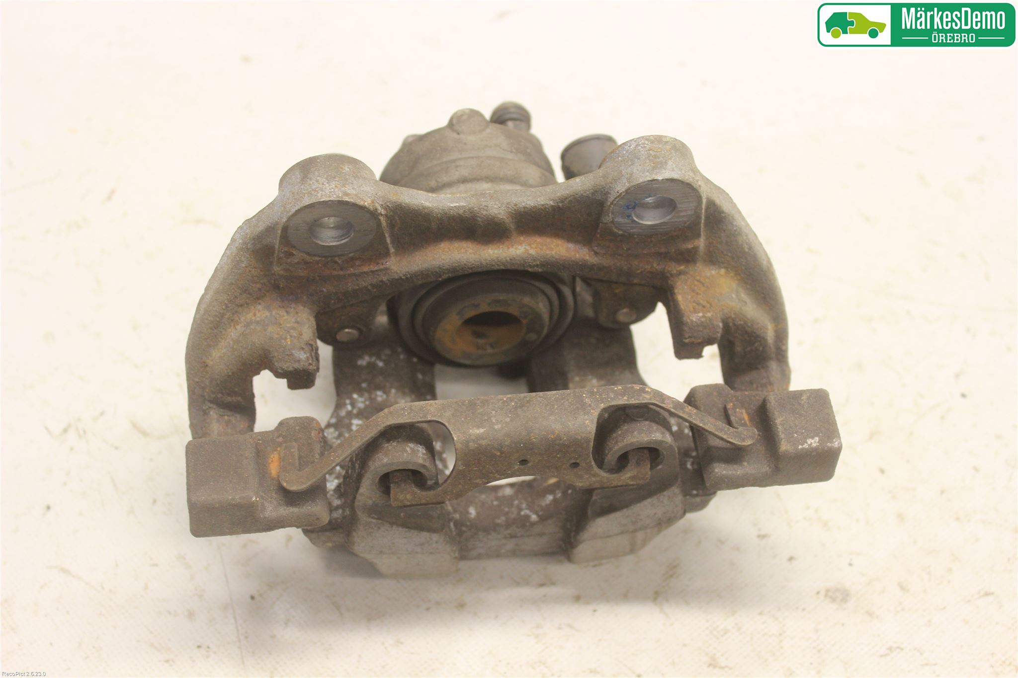 Mercedes-Benz MB E-KLASS (W212) 09-16 Bromsok Bak Höger