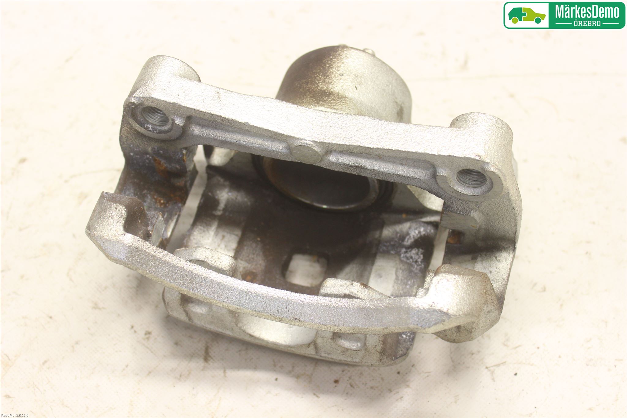 Nissan PULSAR Bromsok Fram Höger