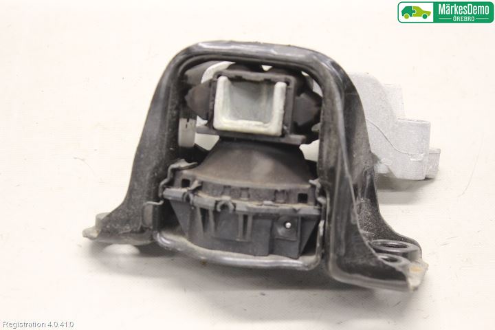 Nissan QASHQAI 14-17 Motorfäste