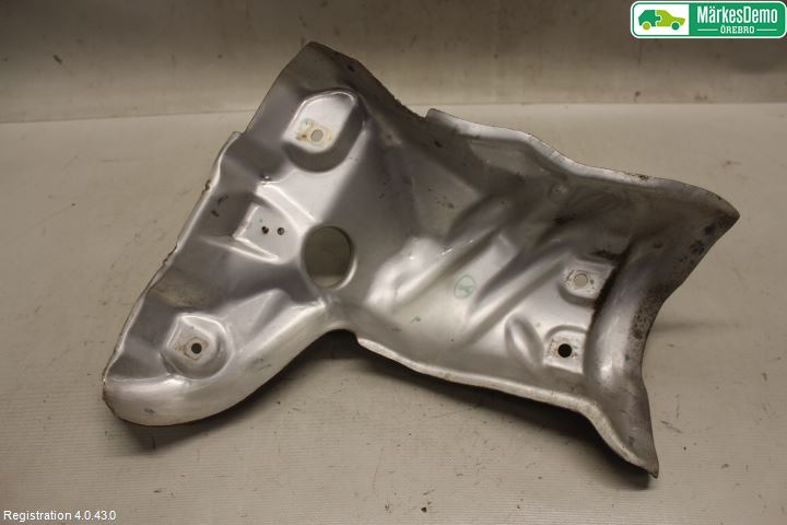 Nissan NOTE E11 06-14 Avgas Förvärmningsplåt