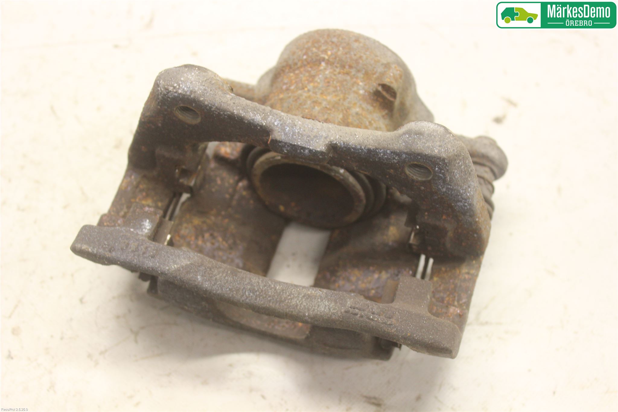 Nissan NOTE E11 06-14 Bromsok Fram Vänster