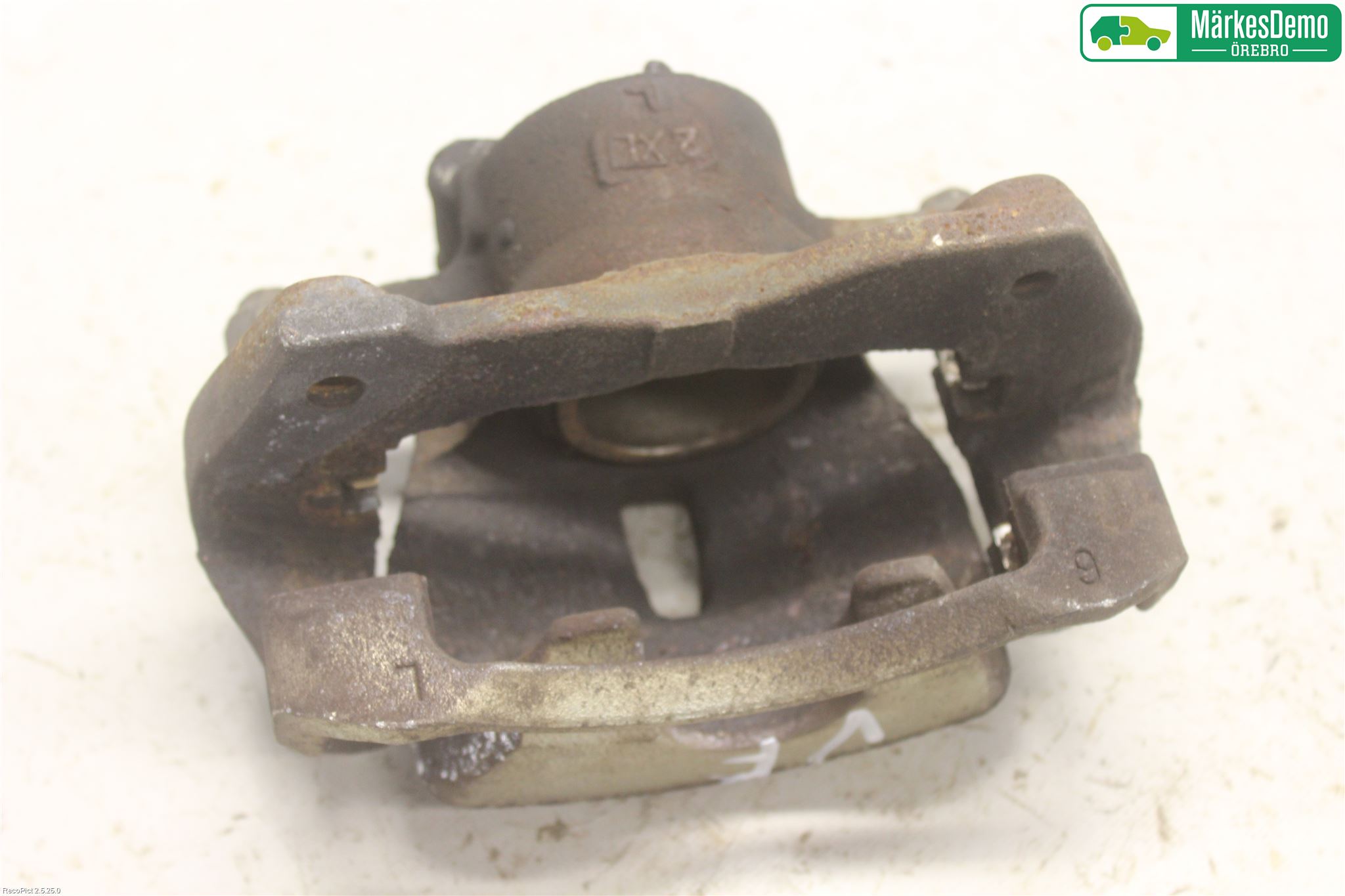 Toyota VERSO-S 11-16 Bromsok Fram Vänster