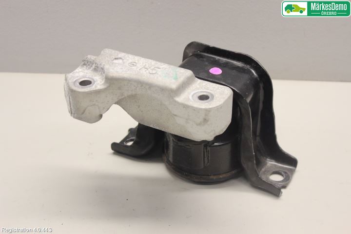 Nissan JUKE 14-19 Motorfäste